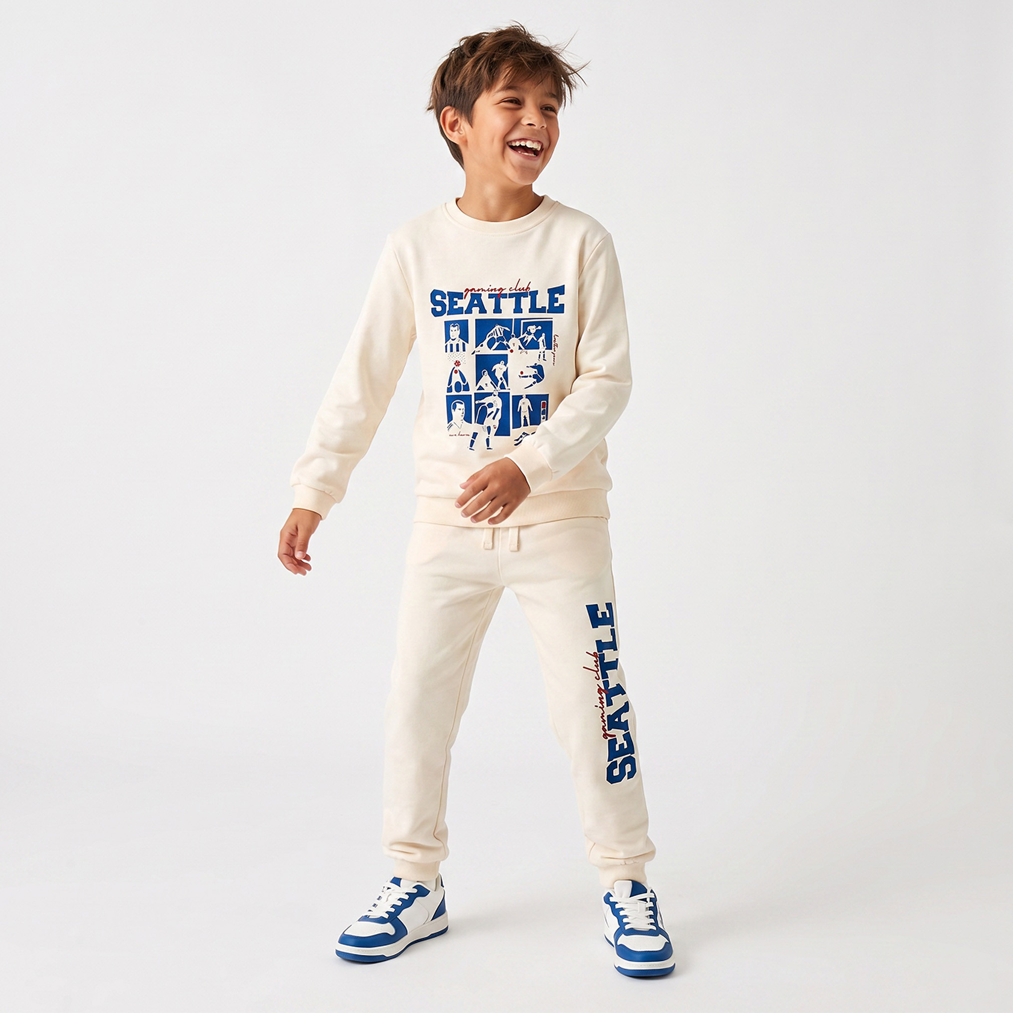 بنطلون رياضي بخصر مطاطي ورباط وطبعات من جونيورز-boys-clothing-bottoms-joggersandtrackpants-image-2