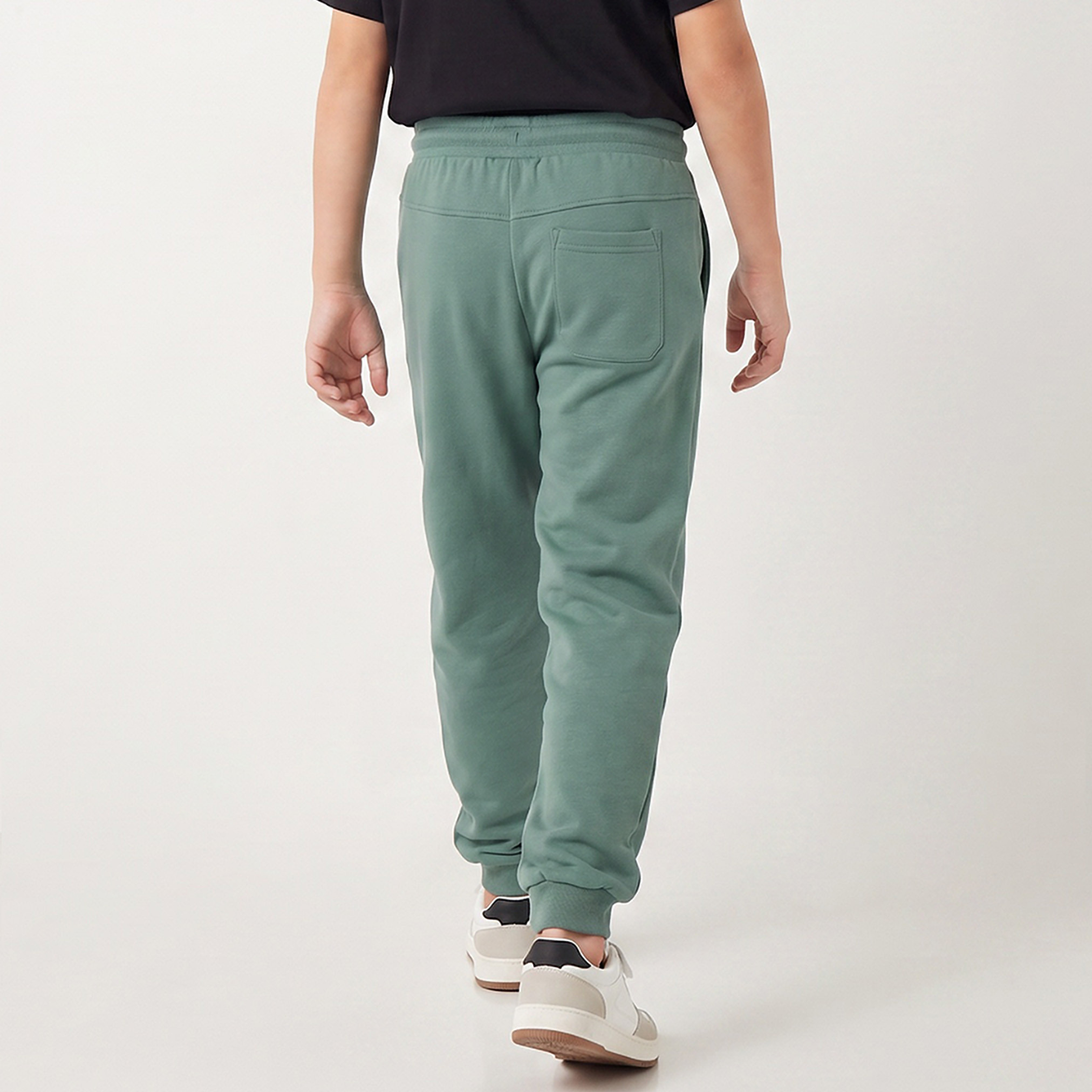 بنطلون رياضي برباط خصر مطاطي وطبعات شعار من جونيورز-boys-clothing-bottoms-joggersandtrackpants-image-2