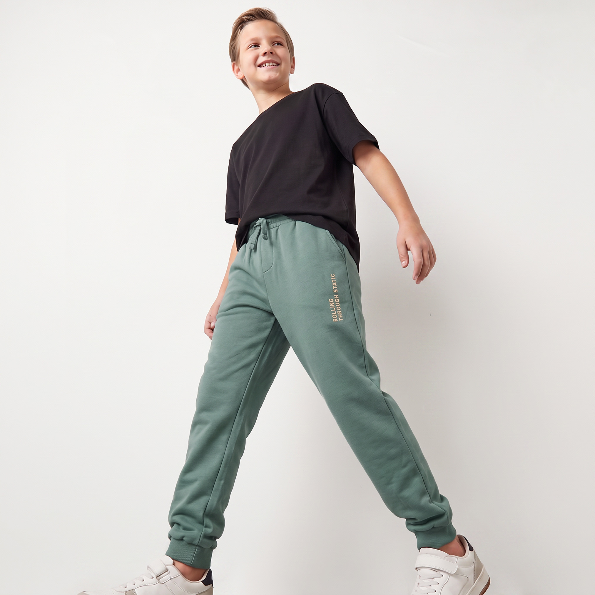 بنطلون رياضي برباط خصر مطاطي وطبعات شعار من جونيورز-boys-clothing-bottoms-joggersandtrackpants-image-5