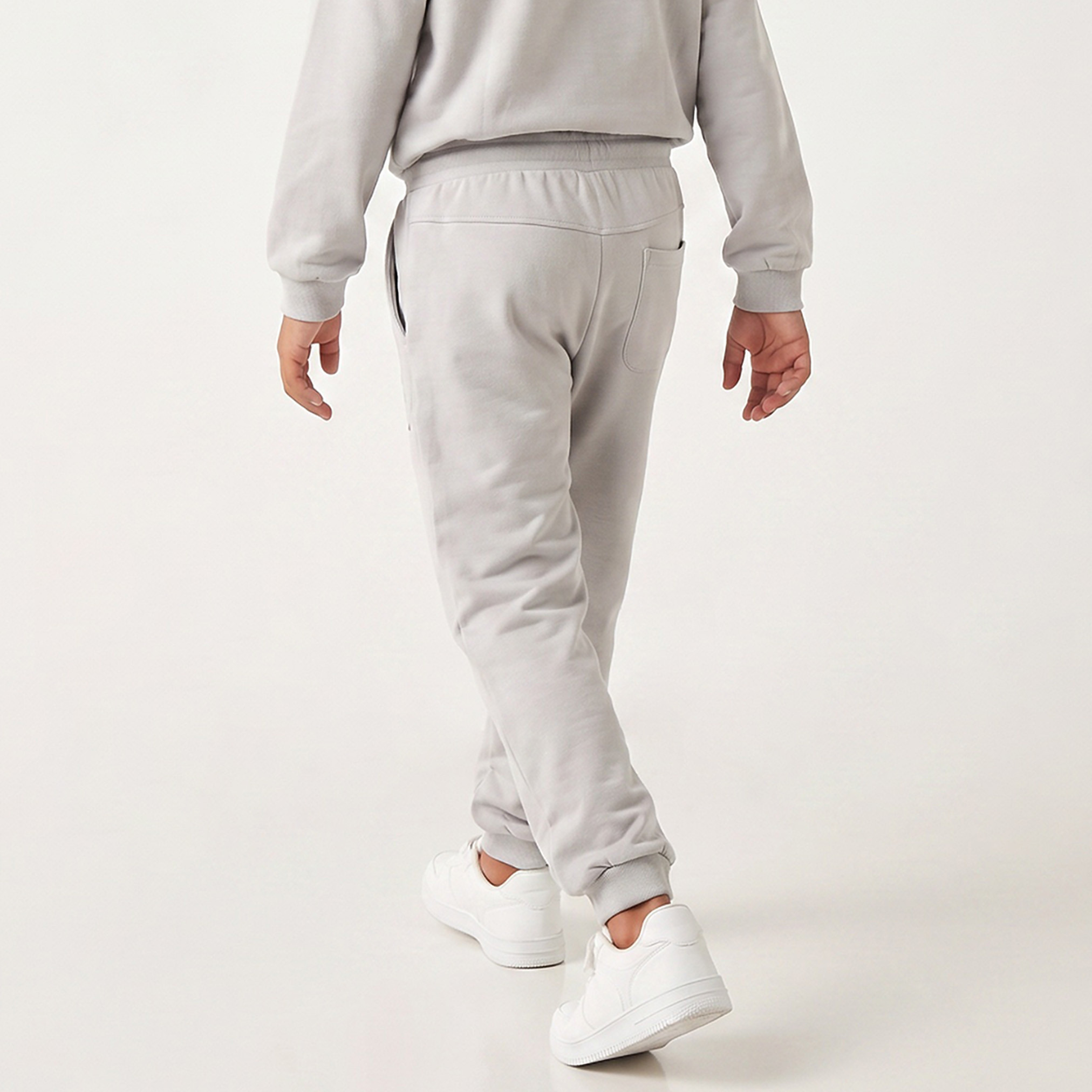 بنطلون رياضي برباط خصر مطاطي وطبعات شعار من جونيورز-boys-clothing-bottoms-joggersandtrackpants-image-2
