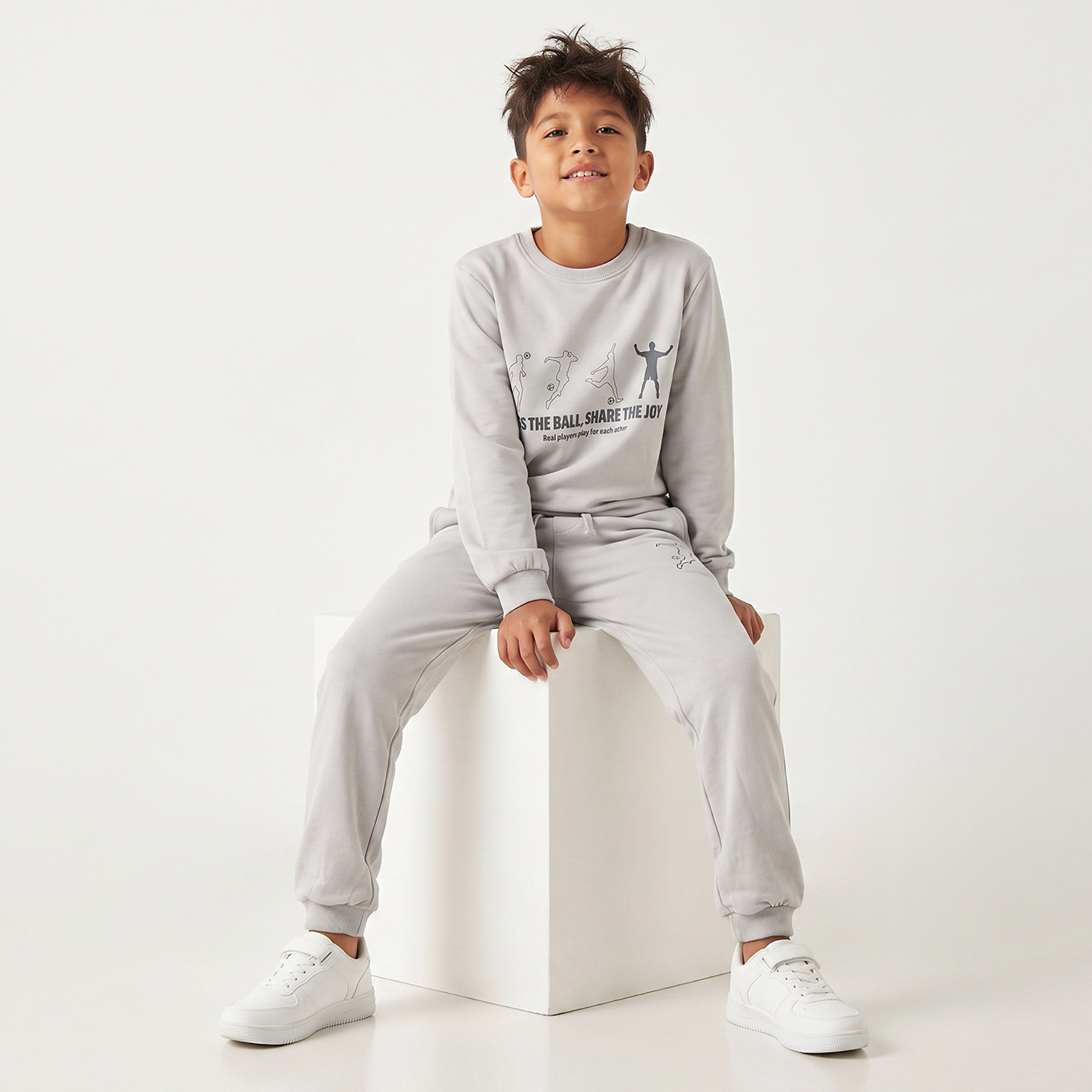 بنطلون رياضي برباط خصر مطاطي وطبعات شعار من جونيورز-boys-clothing-bottoms-joggersandtrackpants-image-5