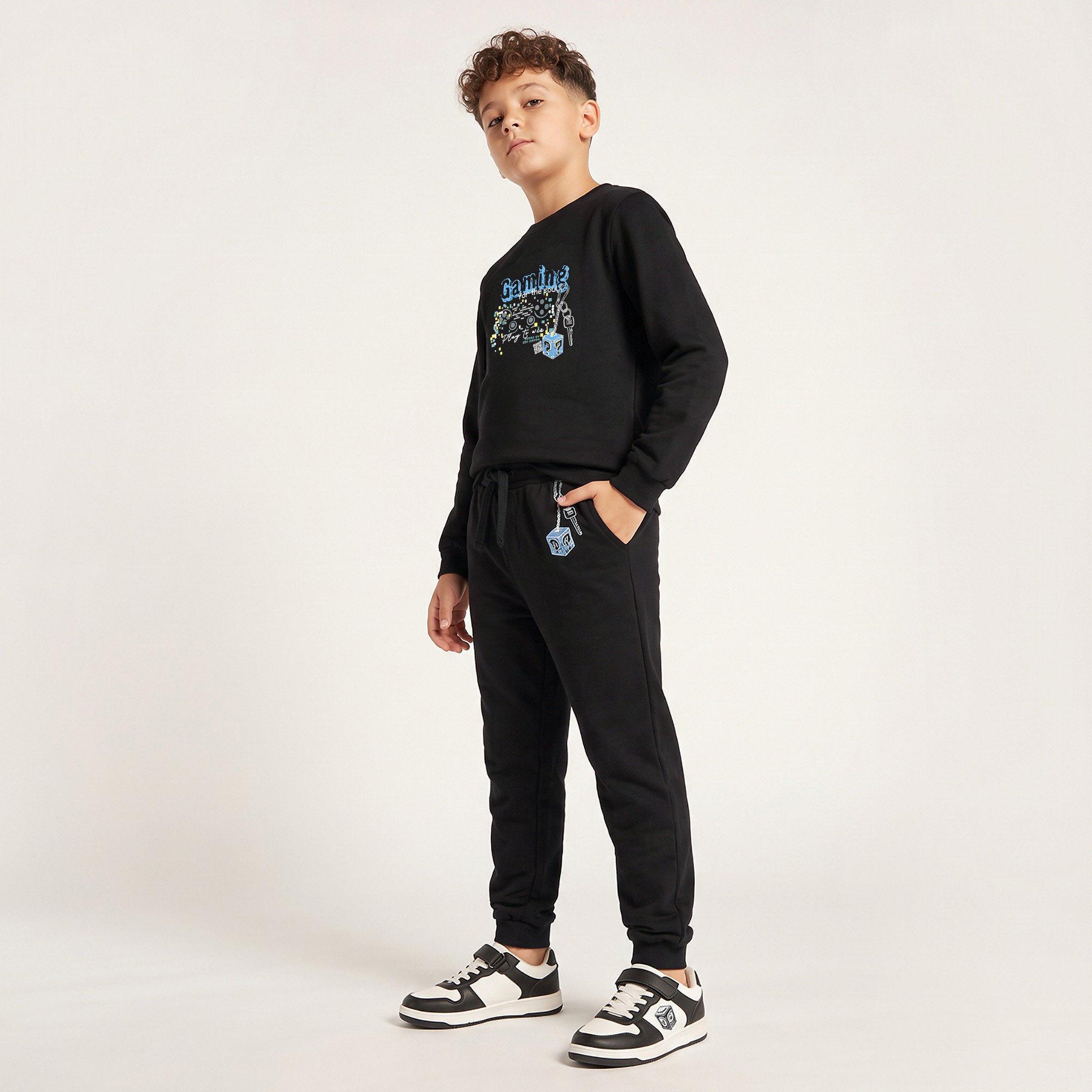 سويت شيرت بياقة مستديرة بطبعة جيمر من جونيورز-boys-clothing-winterwear-sweatshirts-image-5