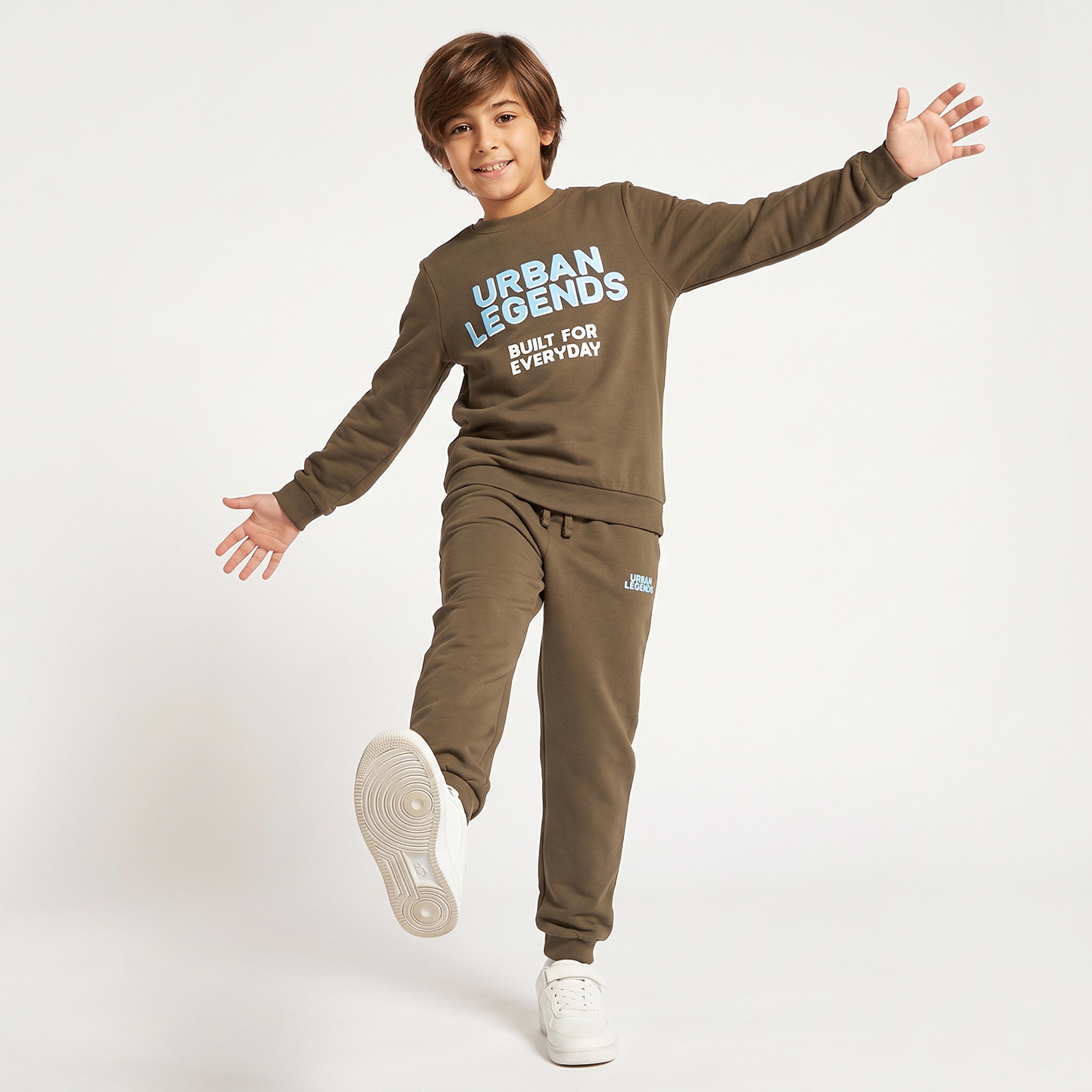 سويت شيرت جونيورز بياقة مستديرة وطبعة عصرية-boys-clothing-winterwear-sweatshirts-image-2