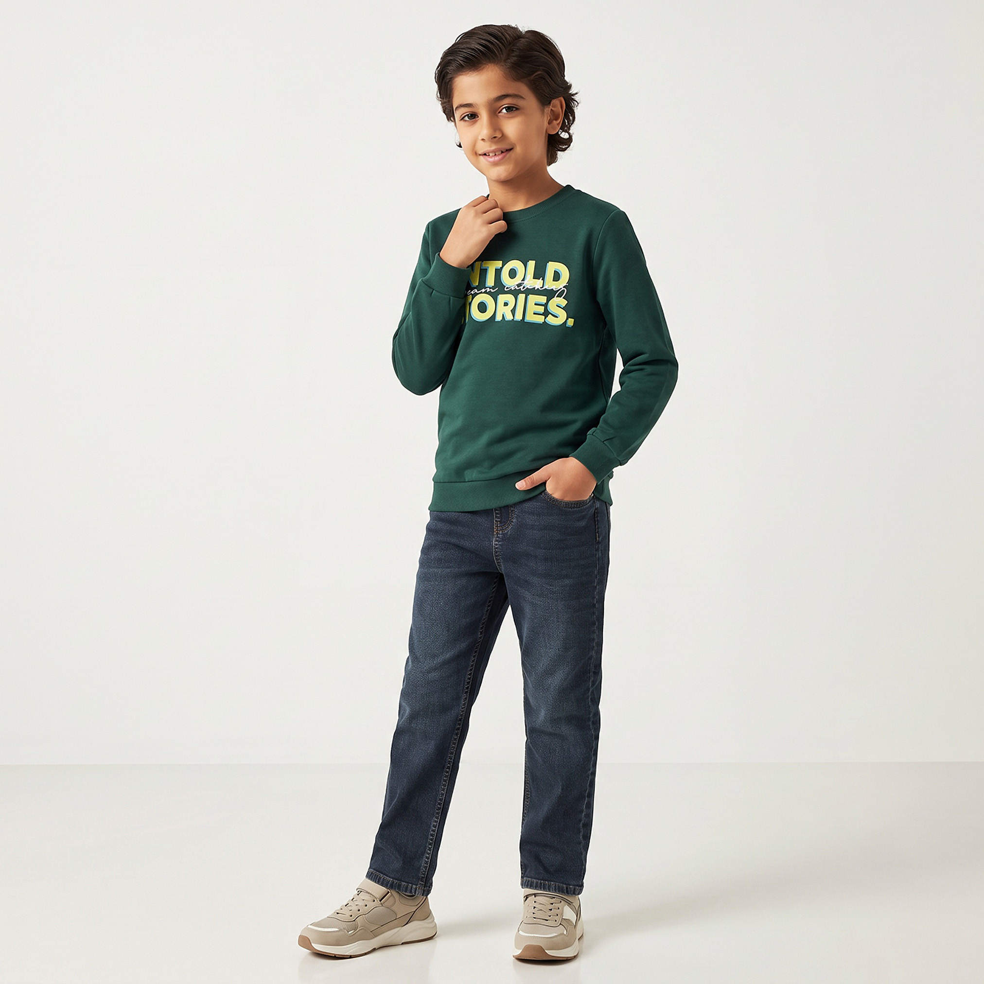 سويت شيرت بياقة مستديرة وطبعات تايبوجرافيك من جونيورز-boys-clothing-winterwear-sweatshirts-image-2