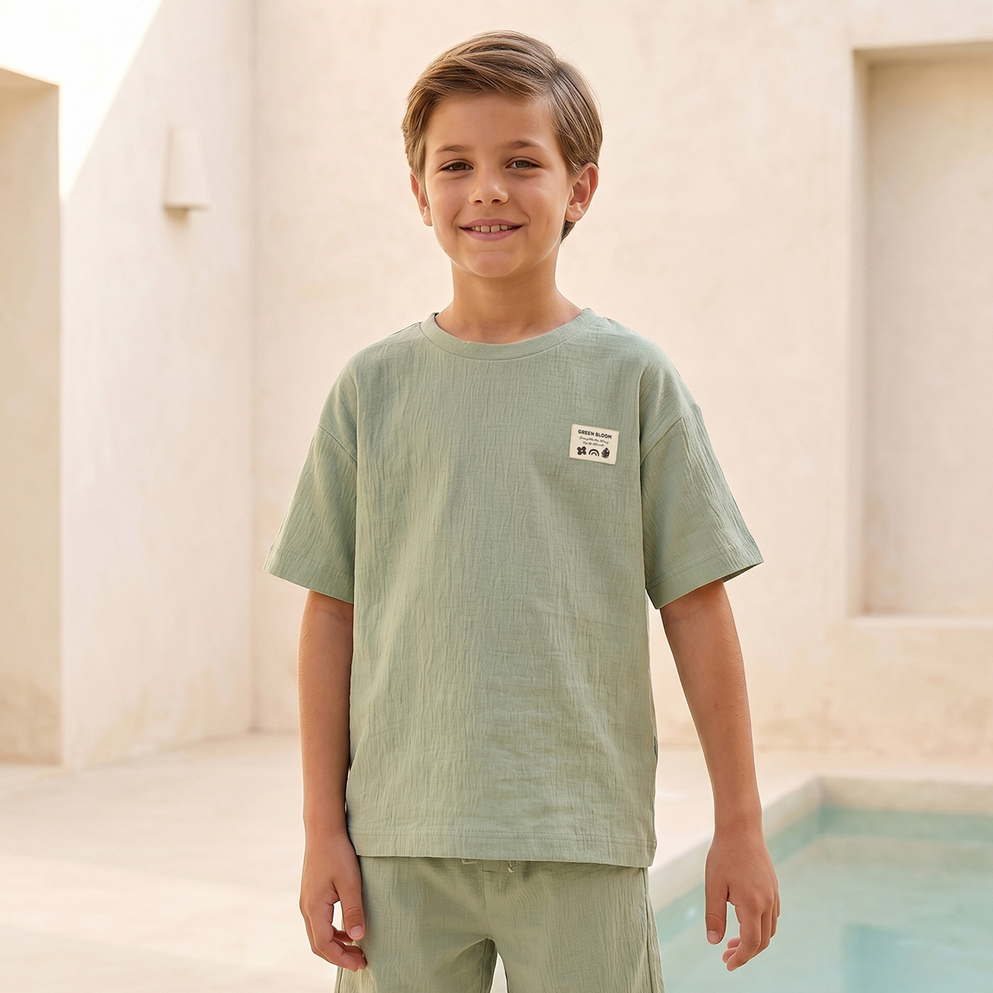 طقم تيشيرت بياقة ضيقة وأكمام قصيرة وشورت بطبعات من جونيورز-boys-clothing-setsandcoords-image-2