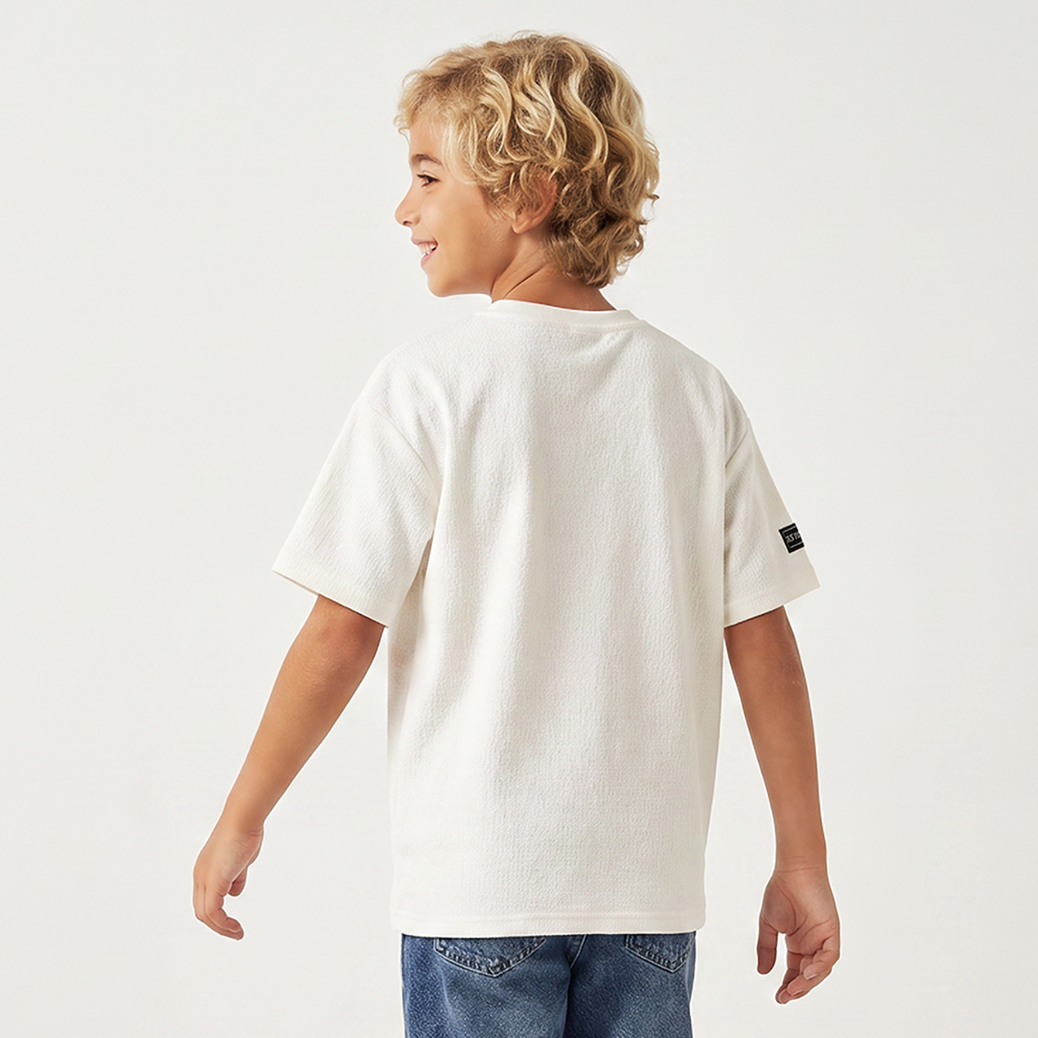 تيشيرت بياقة ضيقة وأكمام منسدلة بارز الملمس من جونيورز-boys-clothing-tshirtsandpolos-image-3