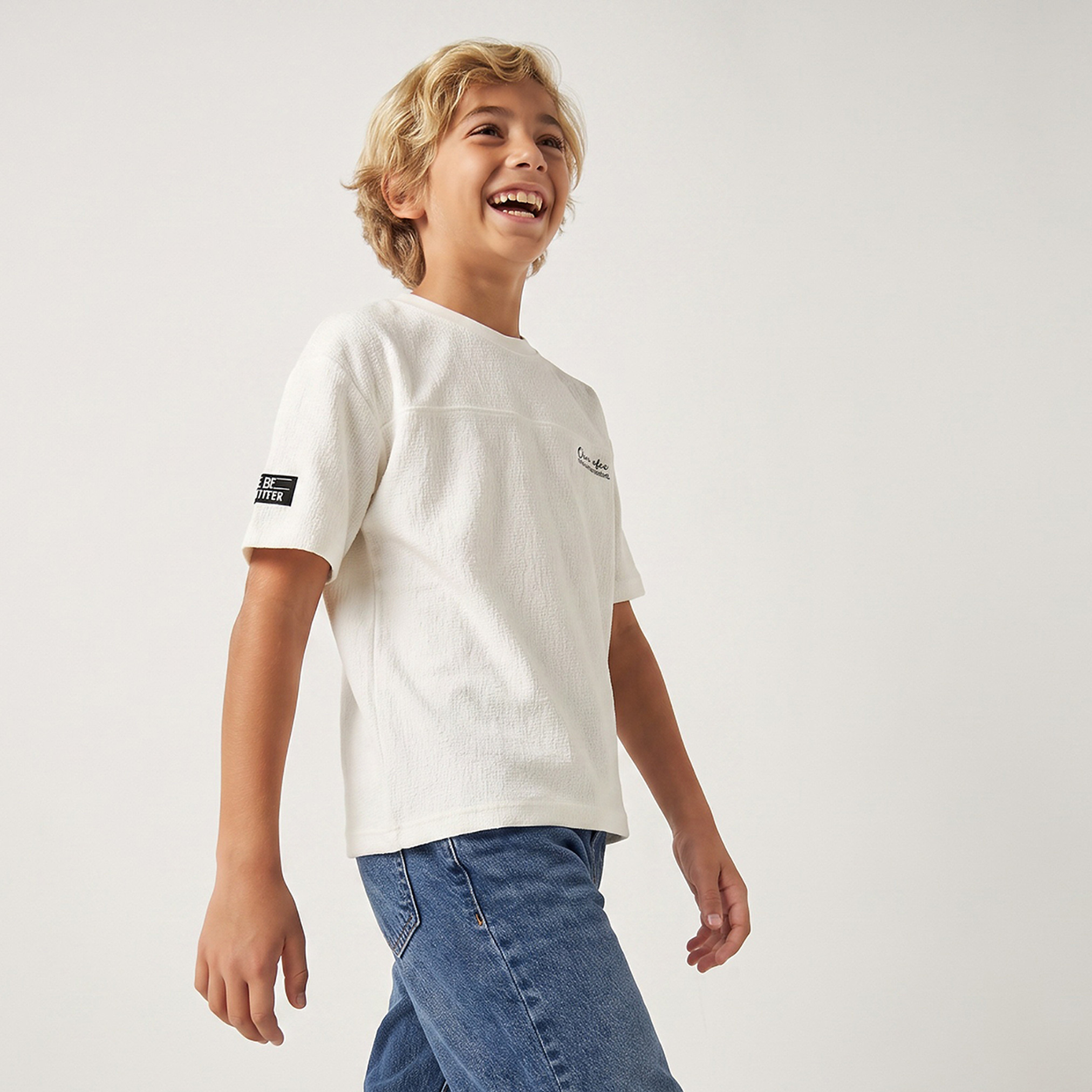 تيشيرت بياقة ضيقة وأكمام منسدلة بارز الملمس من جونيورز-boys-clothing-tshirtsandpolos-image-4