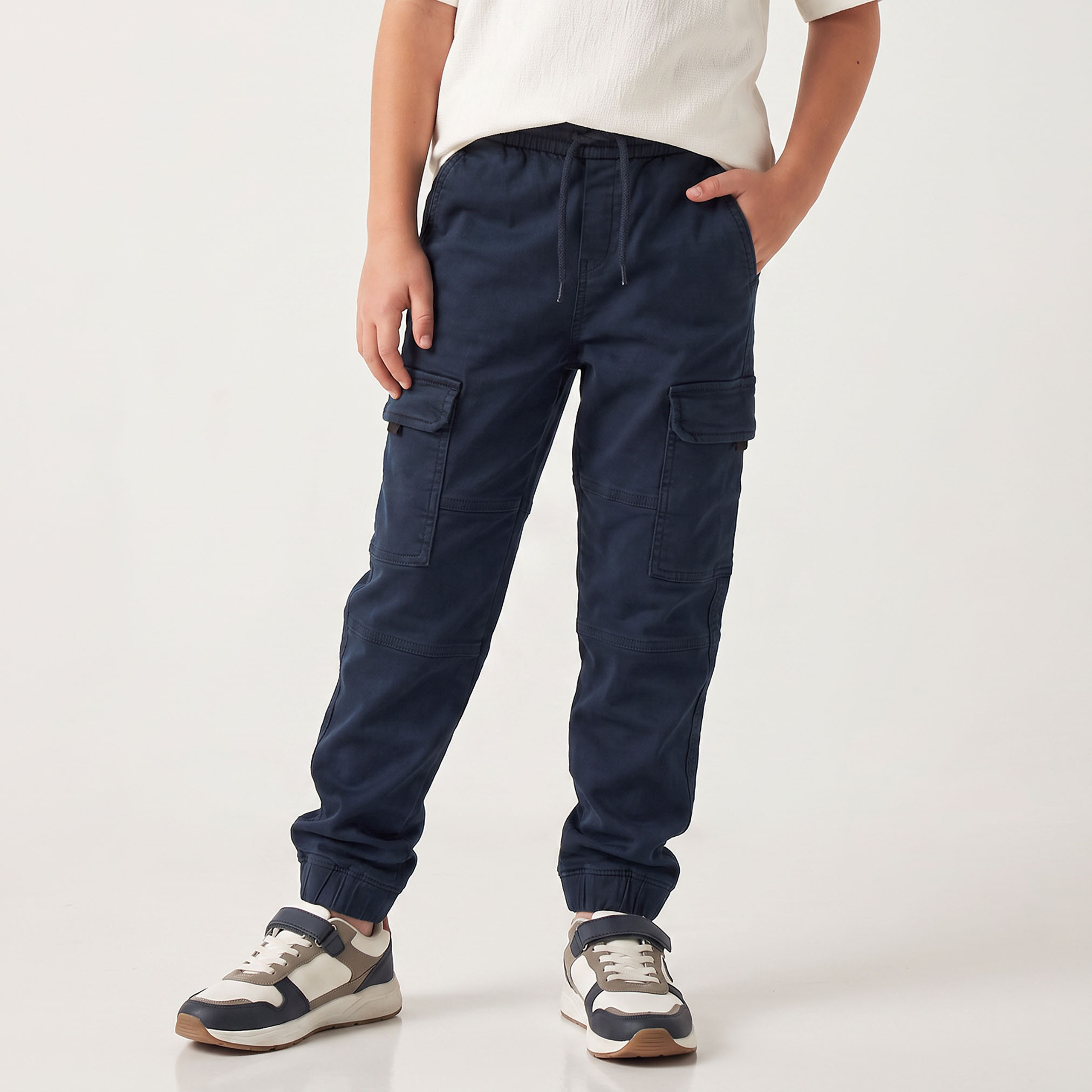 بنطلون بجيوب بطيّة ورباط خصر من جونيورز-boys-clothing-bottoms-trousers-image-1