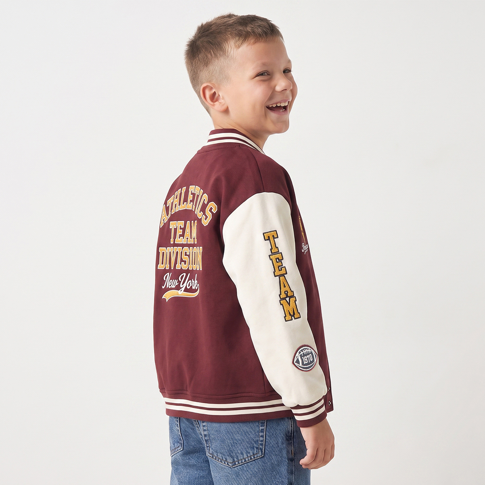 جاكيت فارستي مطرز بأكمام متباينة من جونيورز-boys-clothing-jacketsandcoats-image-3