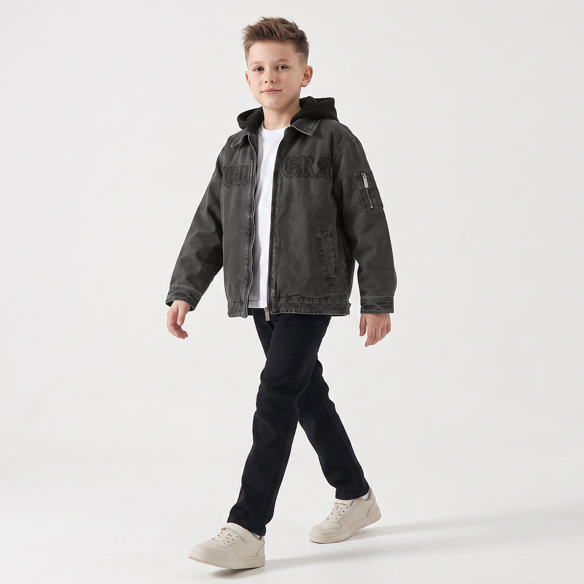 جاكيت جينز بقبعة وأكمام طويلة بتفاصيل تطريز من جونيورز-boys-clothing-jacketsandcoats-image-2