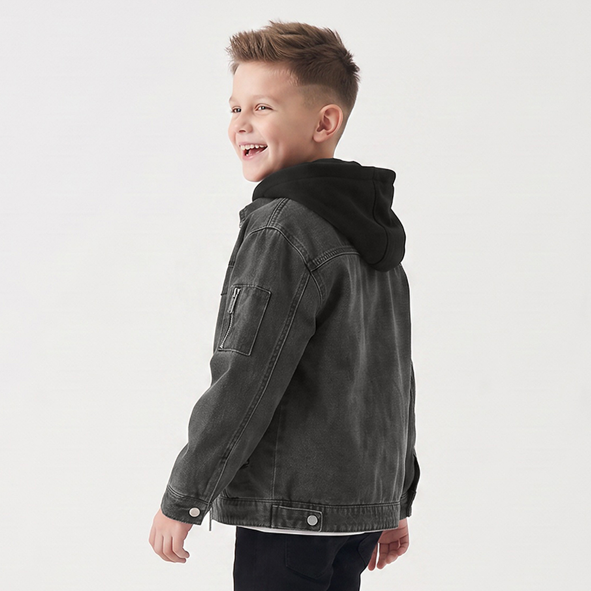 جاكيت جينز بقبعة وأكمام طويلة بتفاصيل تطريز من جونيورز-boys-clothing-jacketsandcoats-image-3