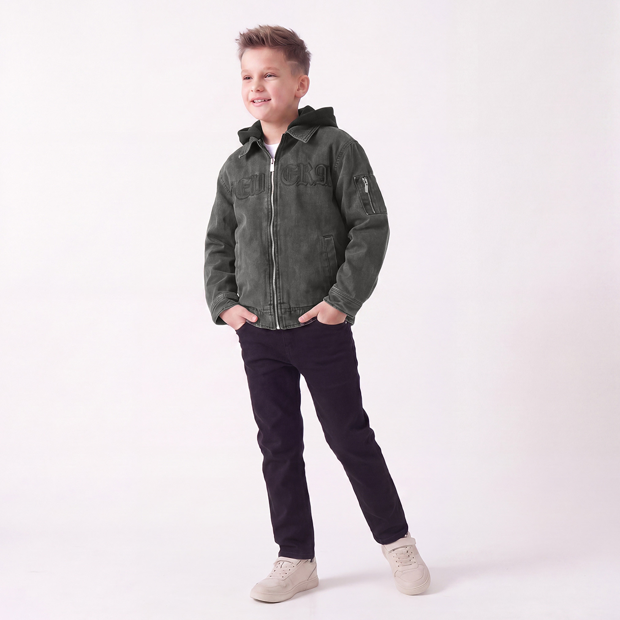 جاكيت جينز بقبعة وأكمام طويلة بتفاصيل تطريز من جونيورز-boys-clothing-jacketsandcoats-image-5