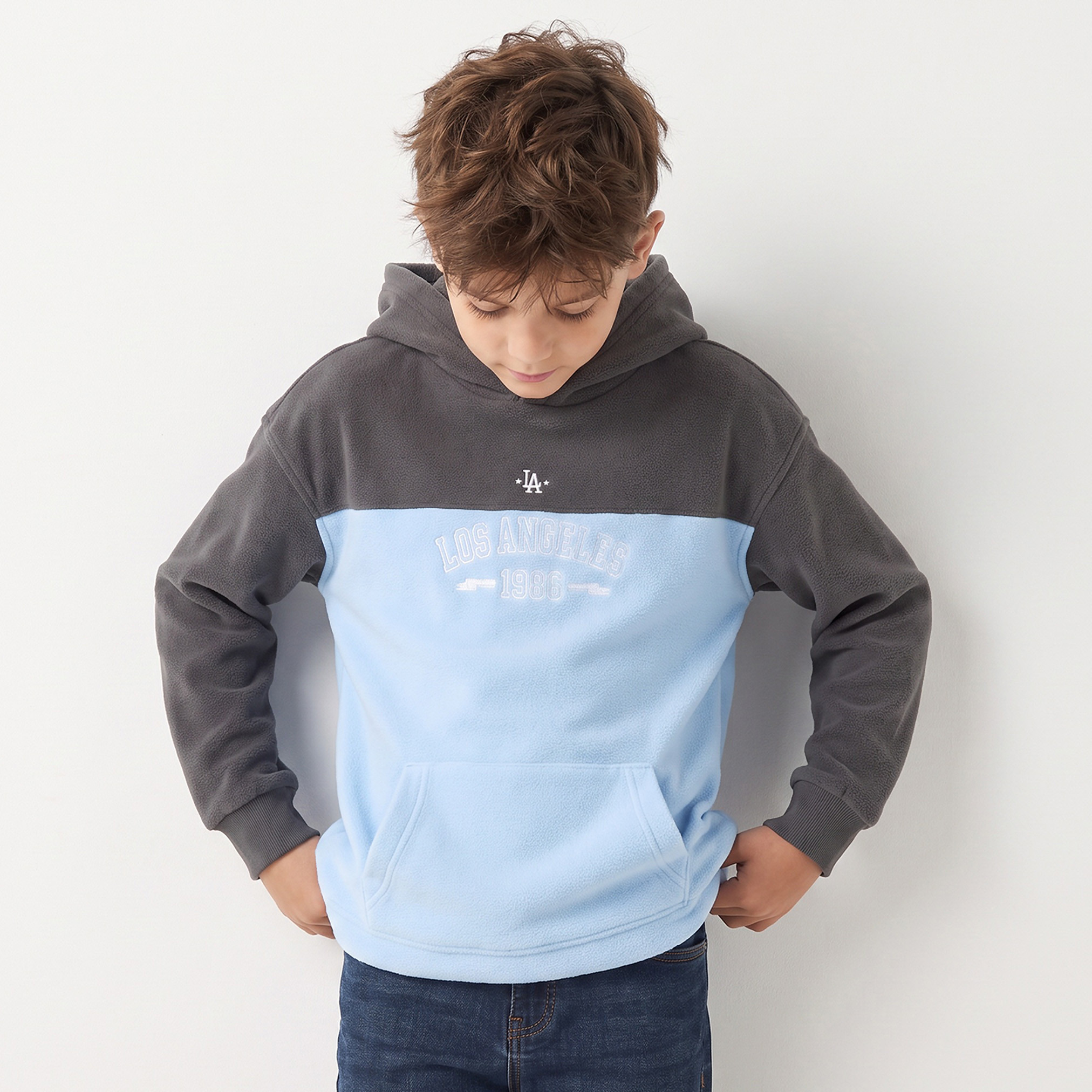 سويت شيرت بقوالب ملونة وقبعة وأكمام طويلة من جونيورز-boys-clothing-winterwear-sweatshirts-image-1
