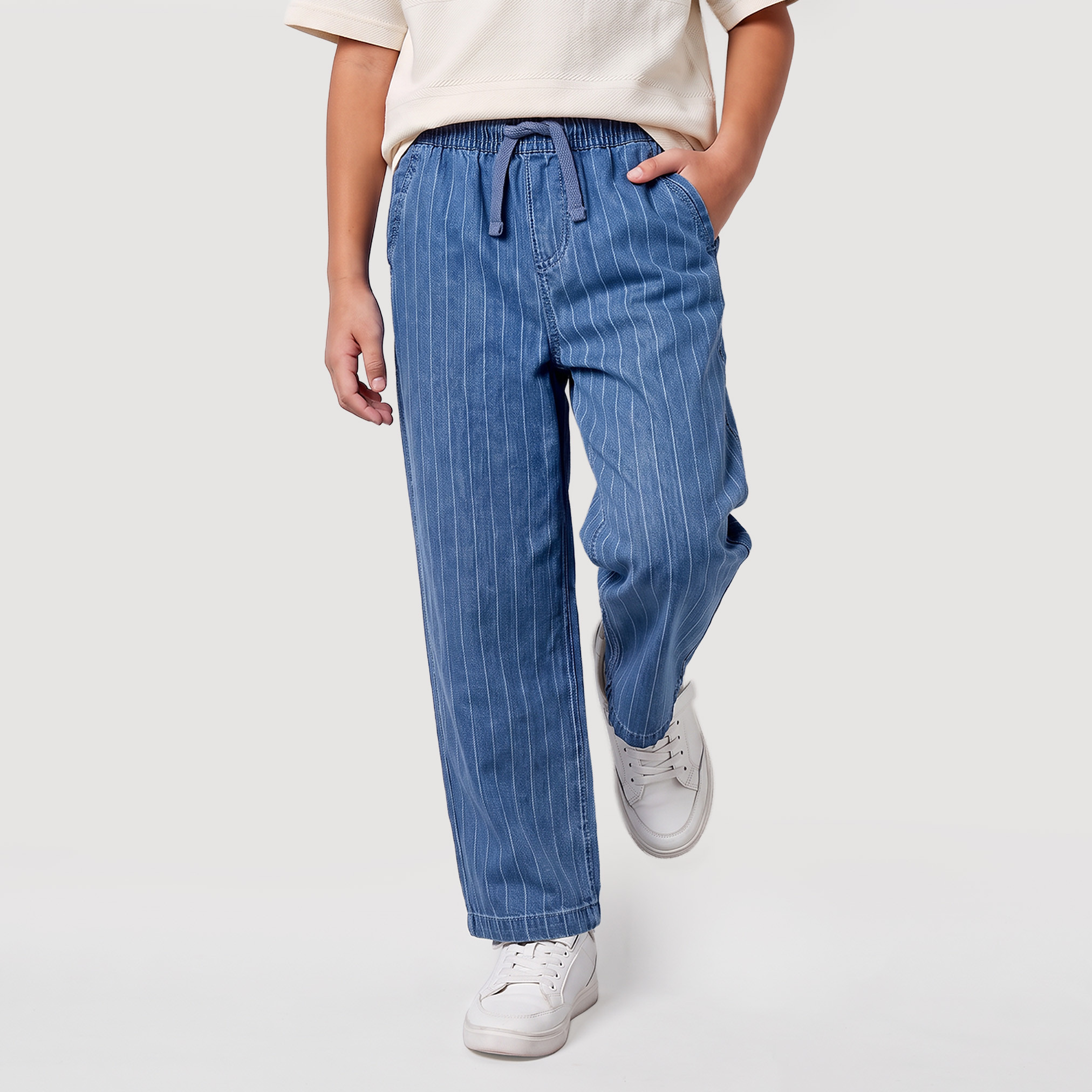 بنطلون جينز بقصة مريحة ورباط إغلاق من جونيورز-boys-clothing-bottoms-jeans-image-2