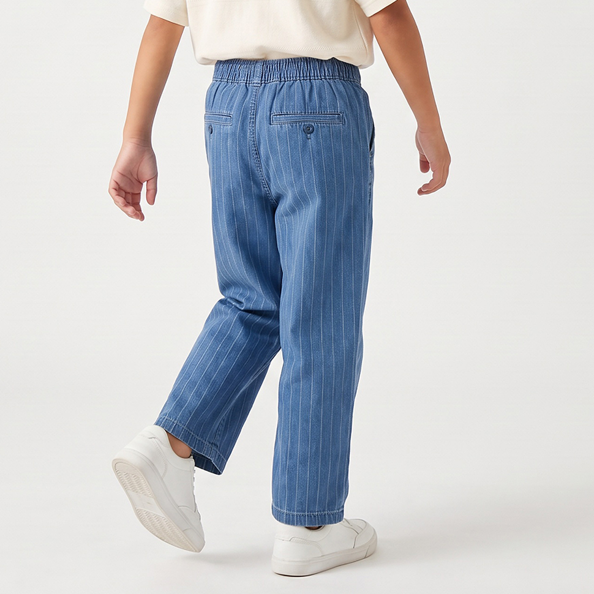 بنطلون جينز بقصة مريحة ورباط إغلاق من جونيورز-boys-clothing-bottoms-jeans-image-4