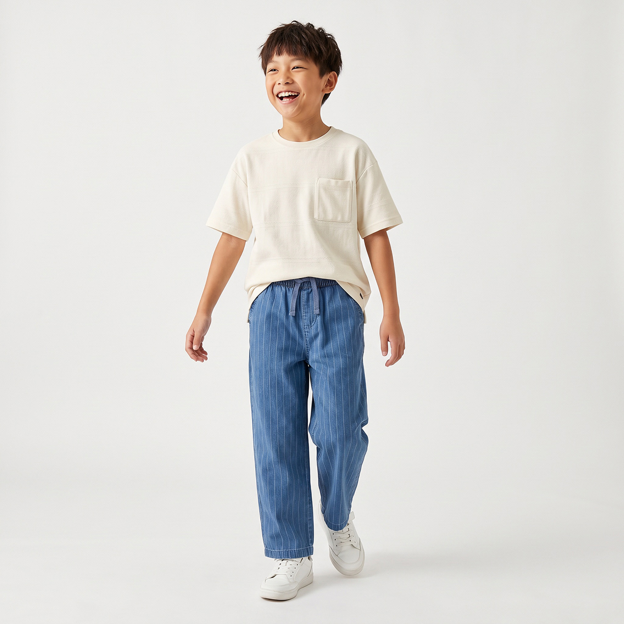 بنطلون جينز بقصة مريحة ورباط إغلاق من جونيورز-boys-clothing-bottoms-jeans-image-1