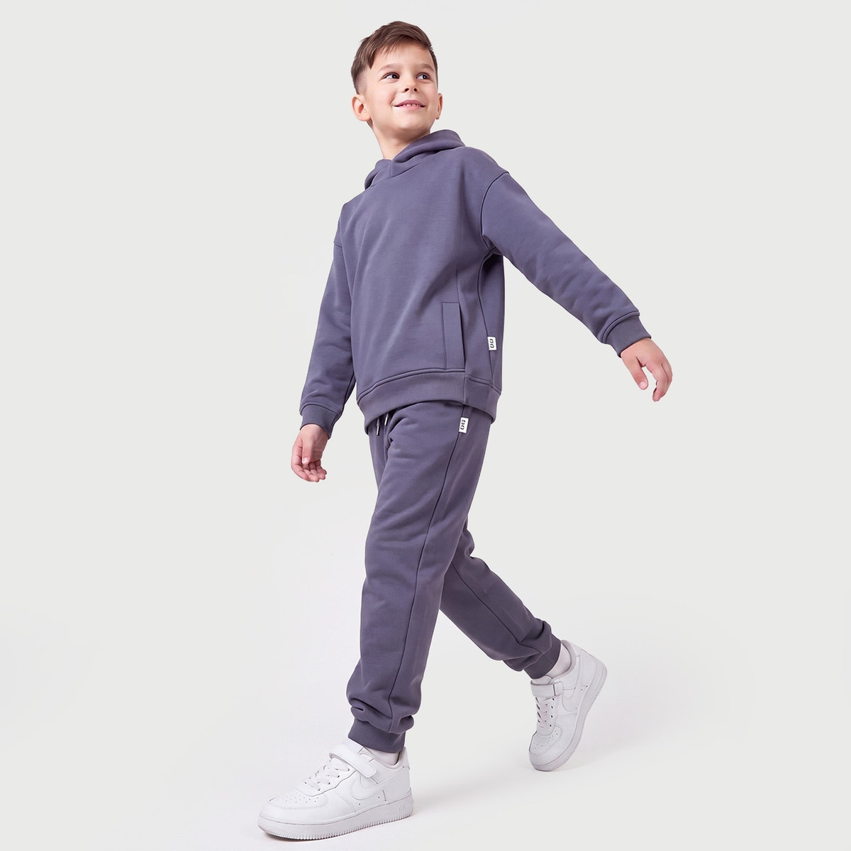 طقم سويت شيرت بغطاء رأس وأكمام طويلة وبنطلون رياضي بجيوب من إكس واي زد-boys-clothing-setsandcoords-image-7