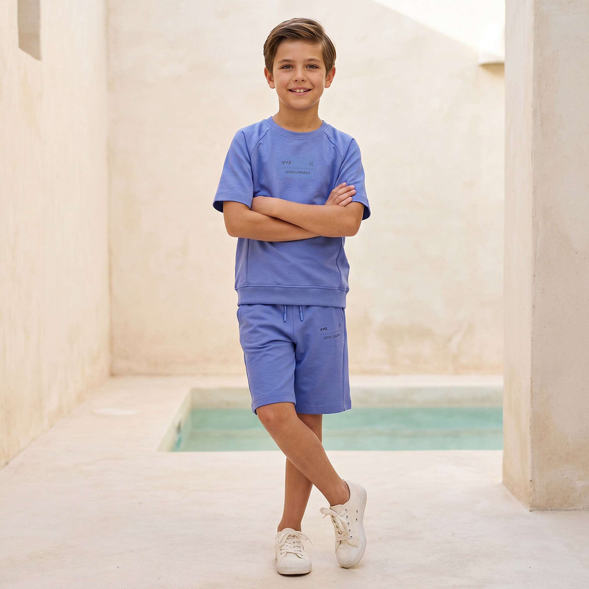 طقم شورت وتيشيرت بياقة ضيقة وأكمام قصيرة وطبعات شعار من إكس واي زد-boys-clothing-setsandcoords-image-1