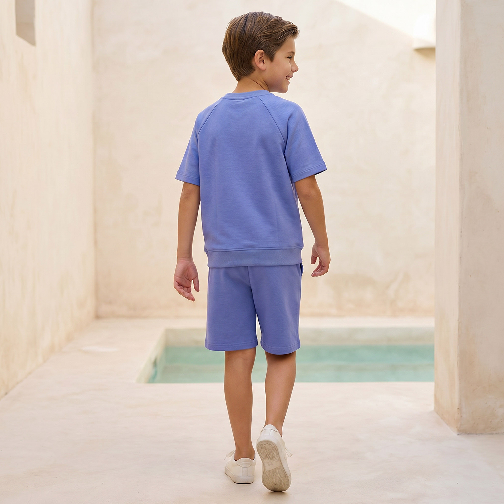طقم شورت وتيشيرت بياقة ضيقة وأكمام قصيرة وطبعات شعار من إكس واي زد-boys-clothing-setsandcoords-image-4