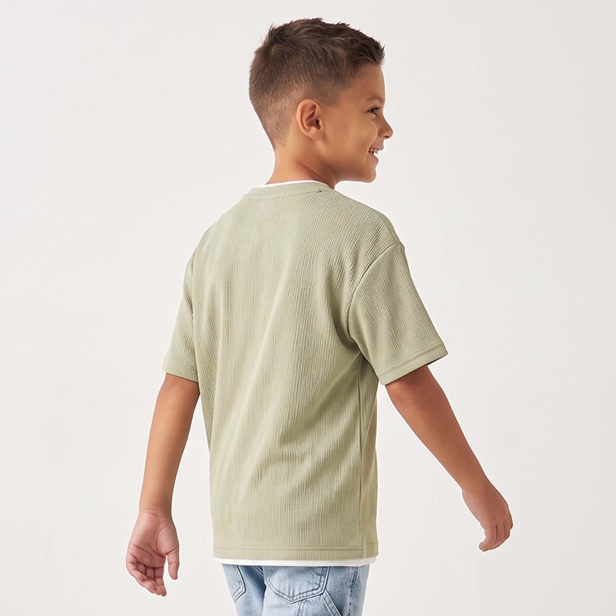 تيشيرت بارز الملمس بأكمام قصيرة وياقة ضيقة من إليجو-boys-clothing-tshirtsandpolos-image-2