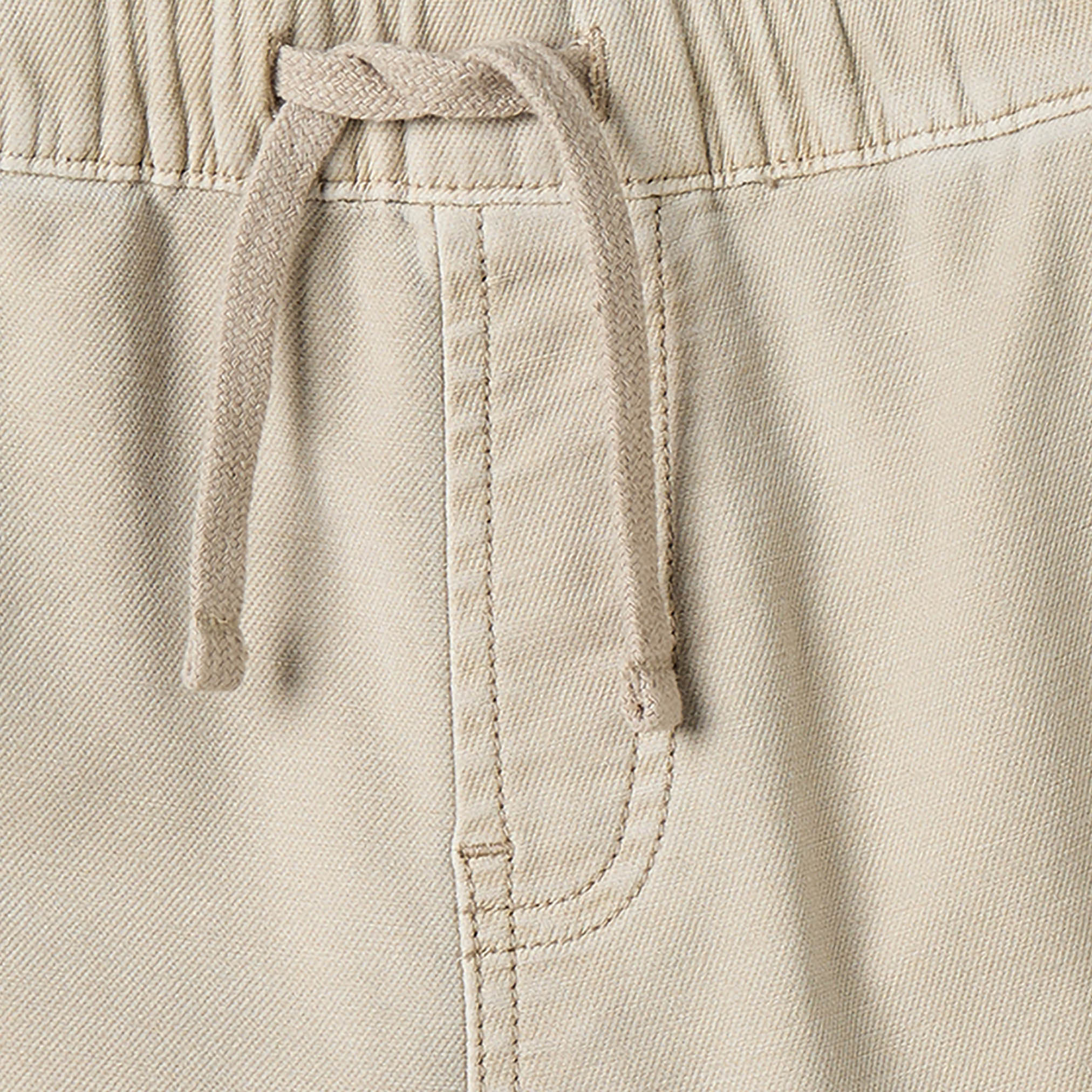 بنطلون بقصة عادية وبخصر مطاطي برباط من إليجو-boys-clothing-bottoms-trousers-image-4