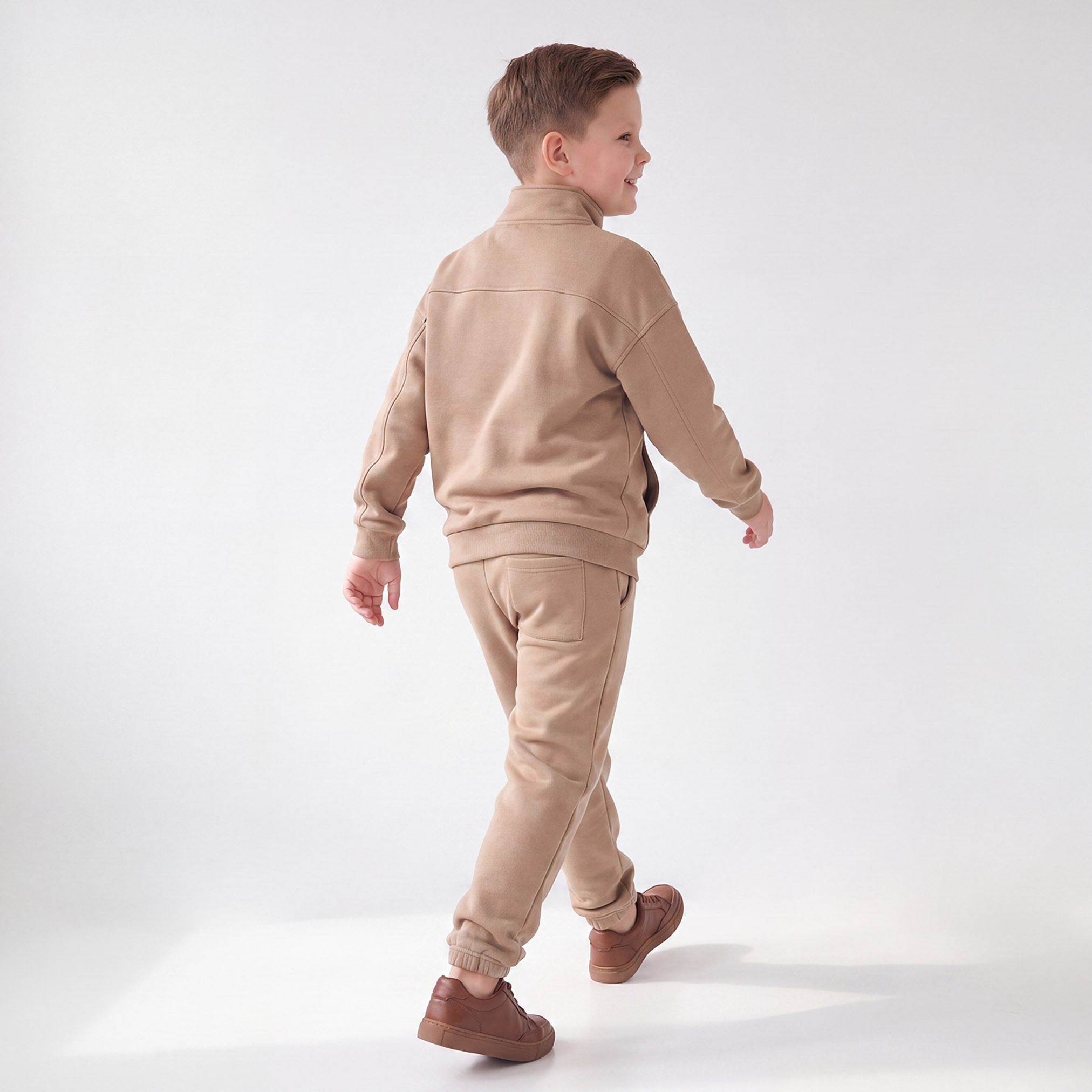 طقم سويت شيرت بياقة عالية وأكمام طويلة مع بنطلون رياضي بجيوب من إليجو-boys-clothing-setsandcoords-image-2