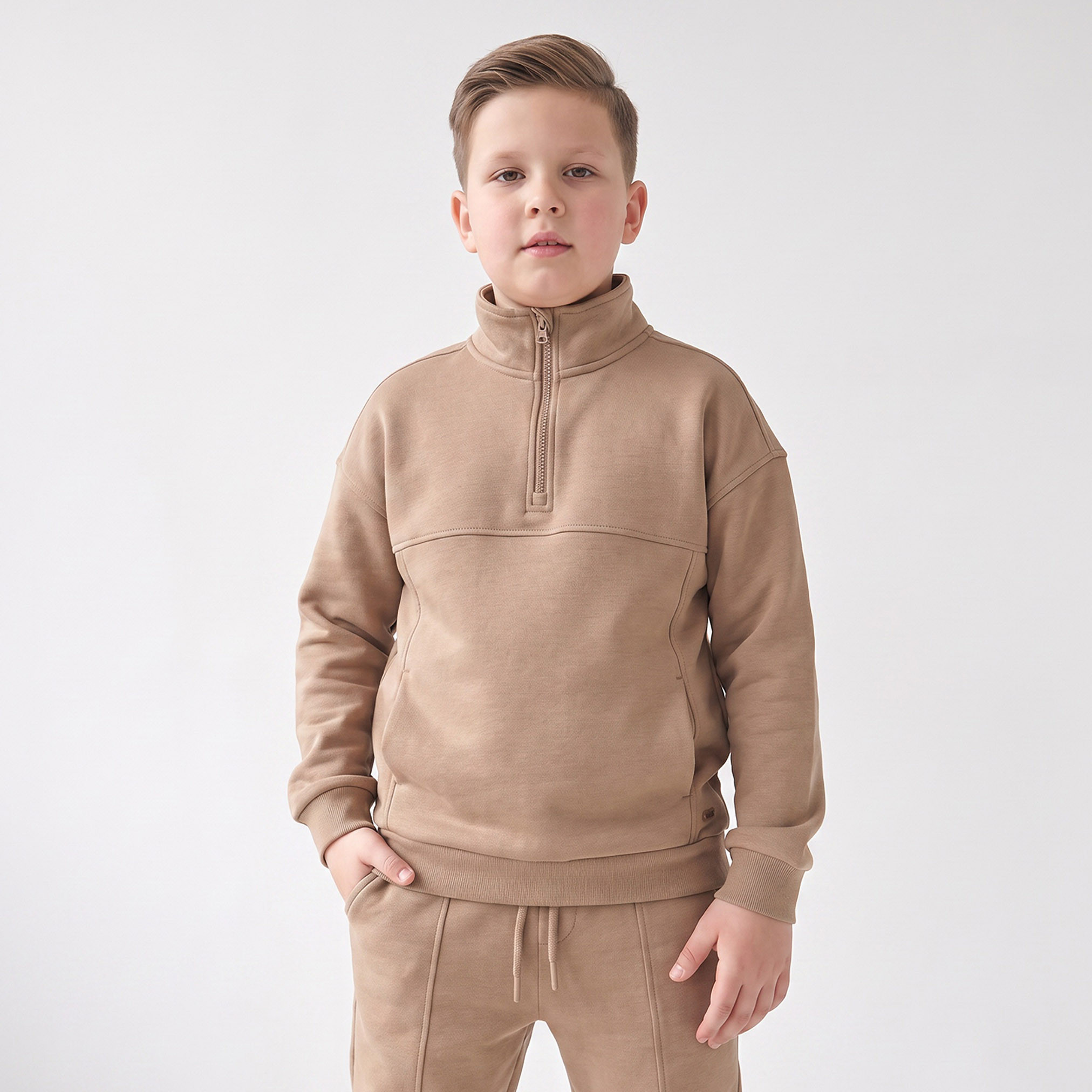 طقم سويت شيرت بياقة عالية وأكمام طويلة مع بنطلون رياضي بجيوب من إليجو-boys-clothing-setsandcoords-image-3