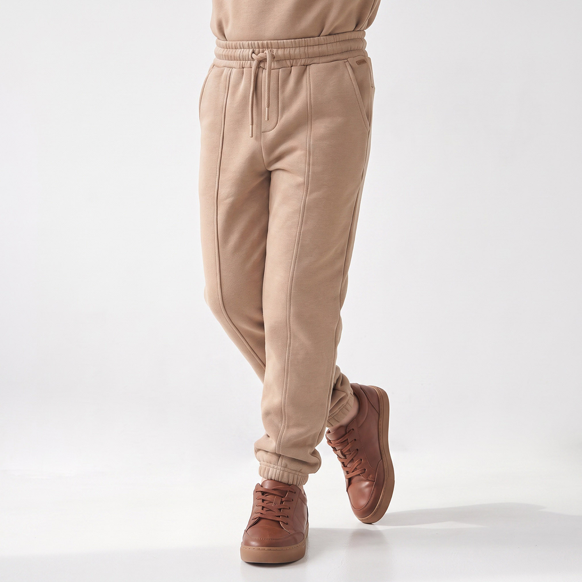 طقم سويت شيرت بياقة عالية وأكمام طويلة مع بنطلون رياضي بجيوب من إليجو-boys-clothing-setsandcoords-image-4
