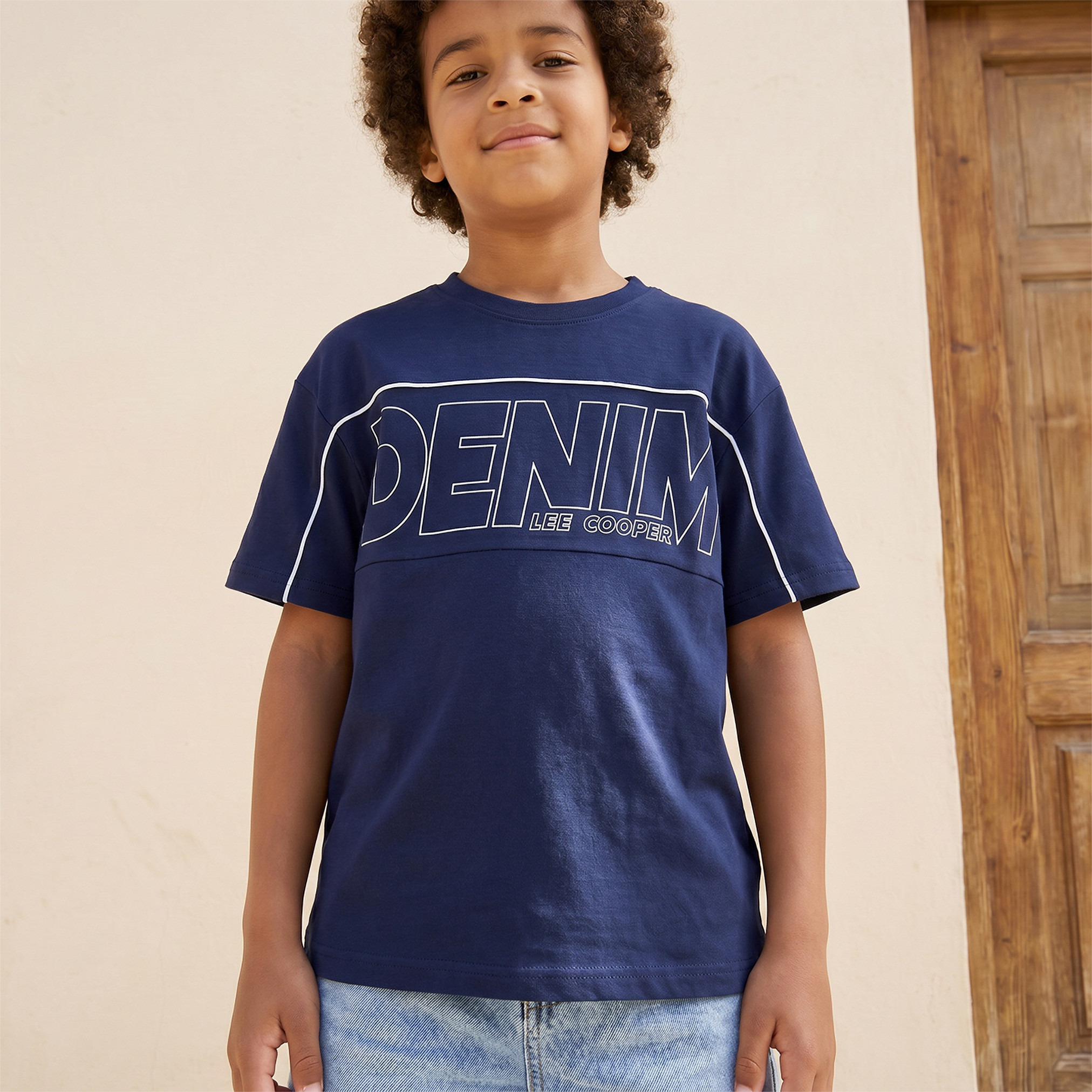 تيشيرت بياقة ضيقة وأكمام قصيرة وطبعات تايبوجرافيك من لي كوبر-boys-clothing-tshirtsandpolos-image-5