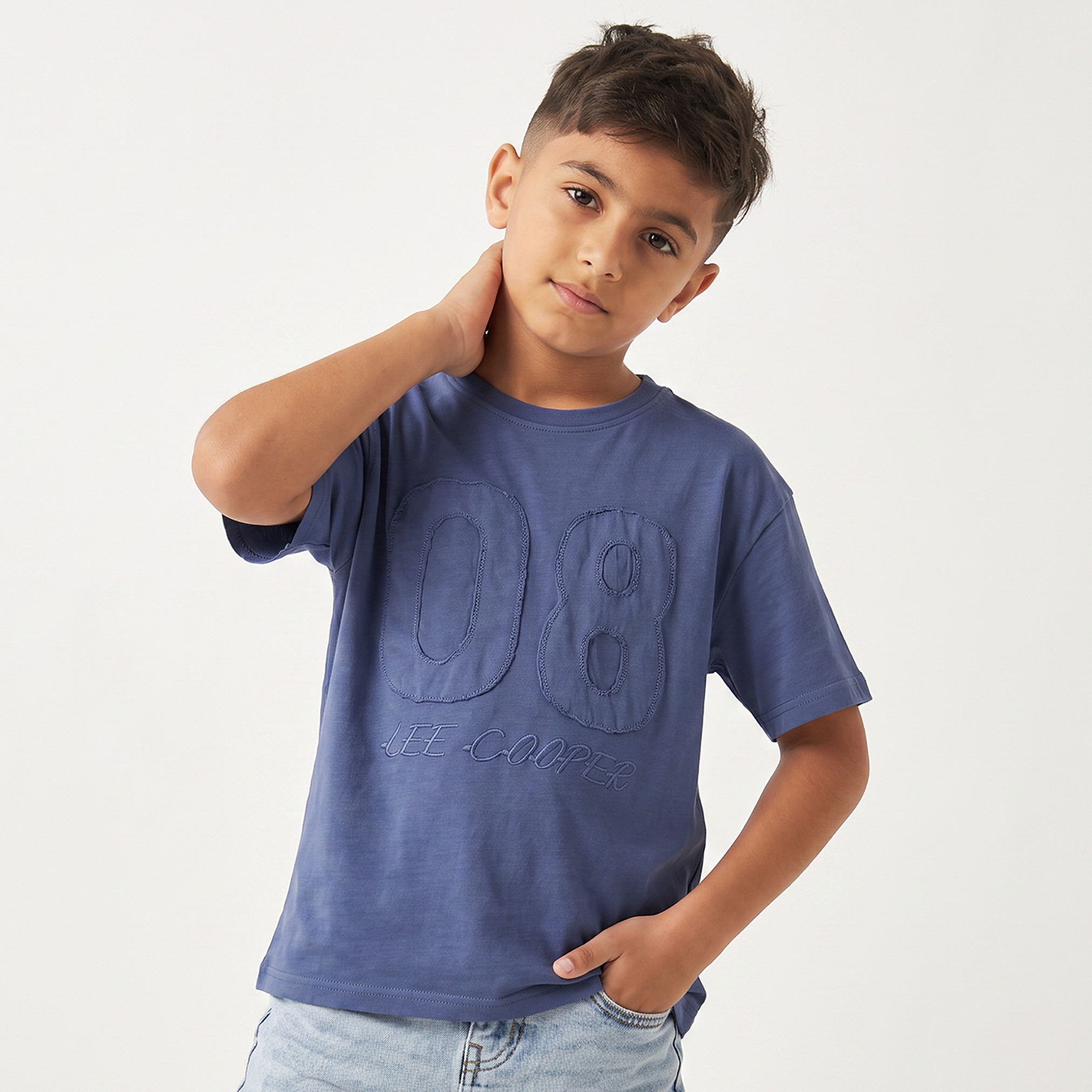 تيشيرت بياقة مستديرة وأكمام قصيرة وشعار مطرز من لي كوبر-boys-clothing-tshirtsandpolos-image-1