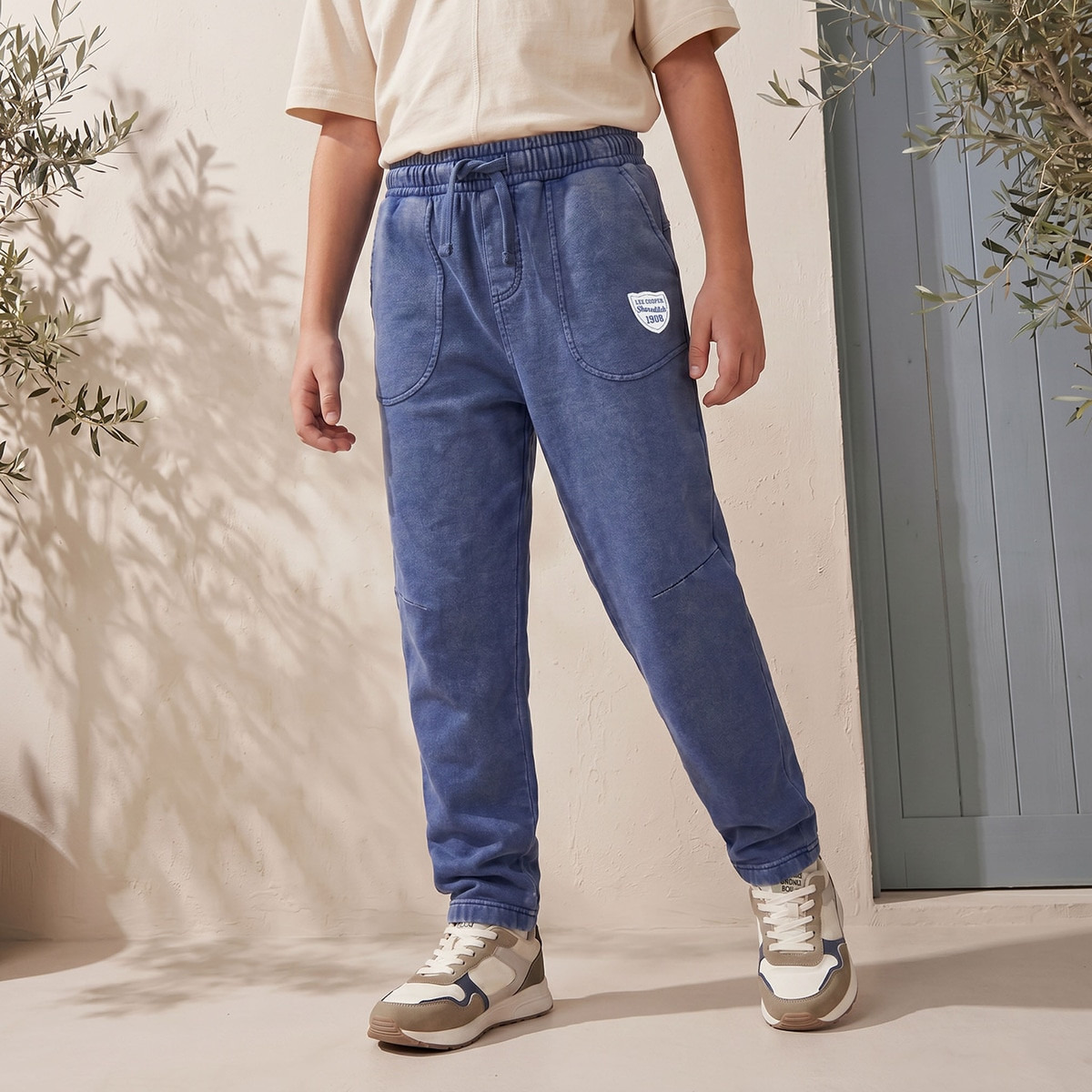 بنطلون رياضي مزخرف بخصر برباط من لي كوبر-boys-clothing-bottoms-joggersandtrackpants-image-1