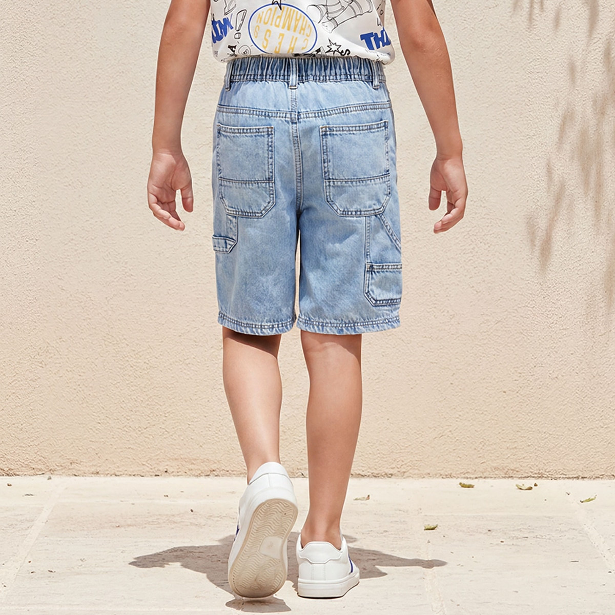 شورت جينز طول الركبة بجيوب وزر على الخصر من  لي كوبر-boys-clothing-bottoms-shorts-image-3