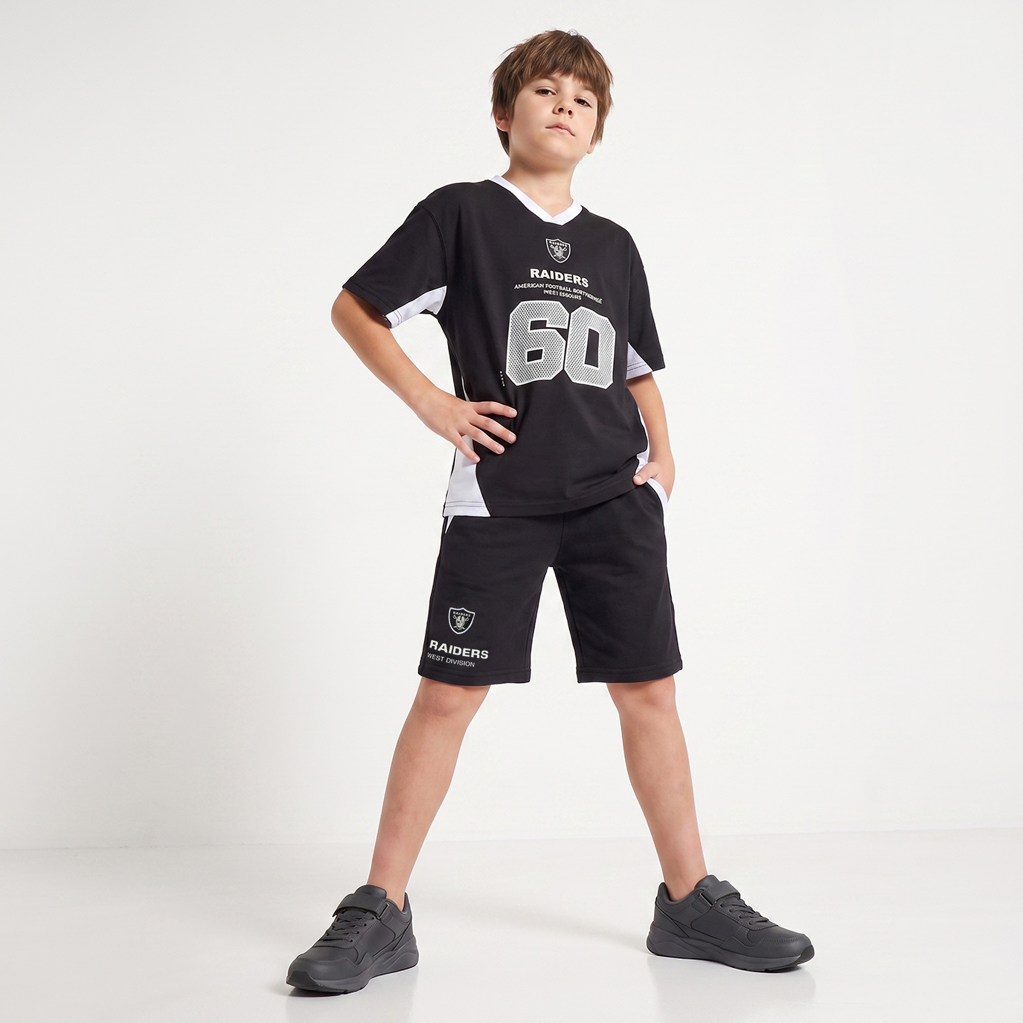طقم تيشيرت بياقة V وأكمام قصيرة وشورت بطبعات كرة قدم من إن إف إل-boys-clothing-setsandcoords-image-5