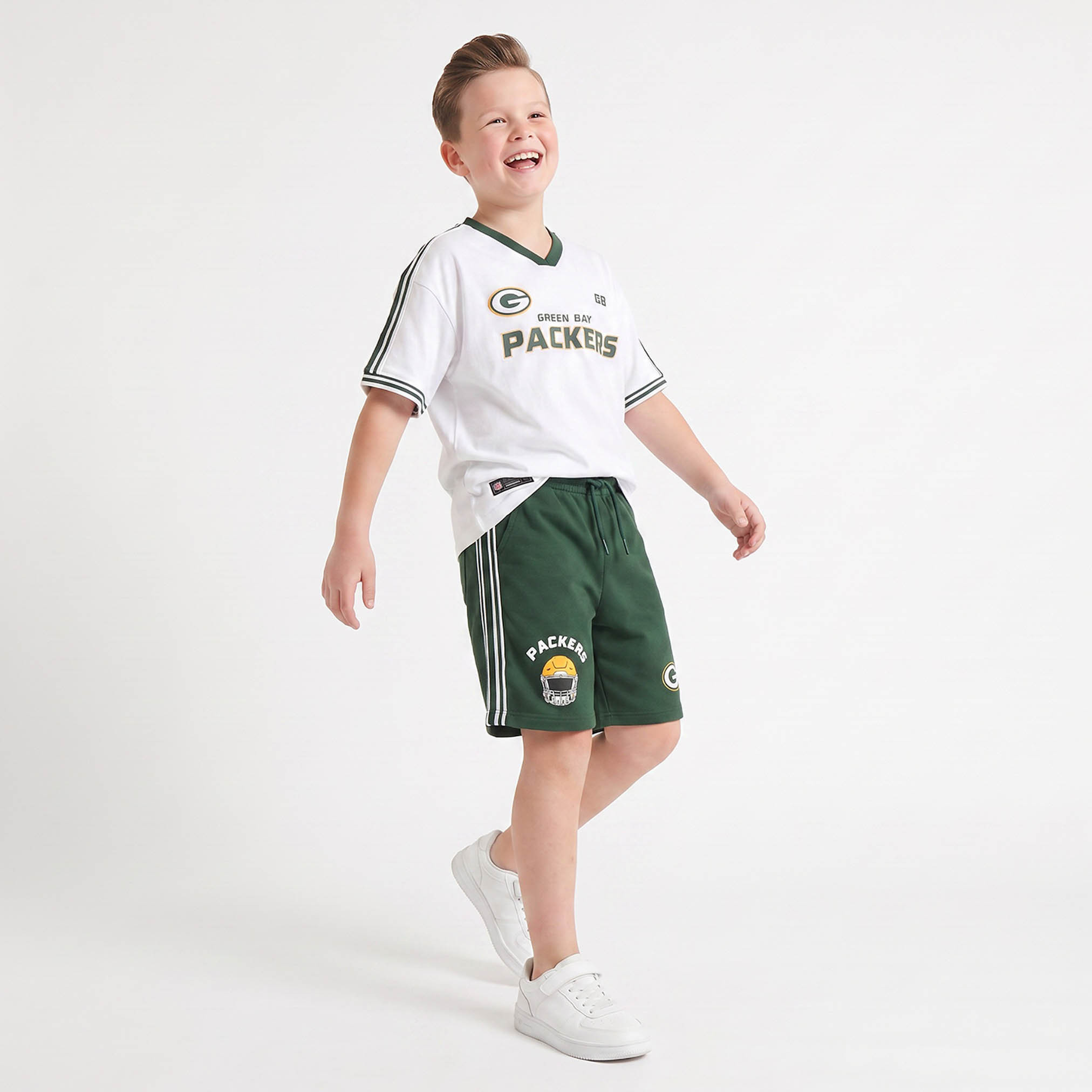طقم شورت وتيشيرت بأكمام قصيرة وياقة حرف V وطبعات فارسيتي من جونيورز-boys-clothing-setsandcoords-image-5