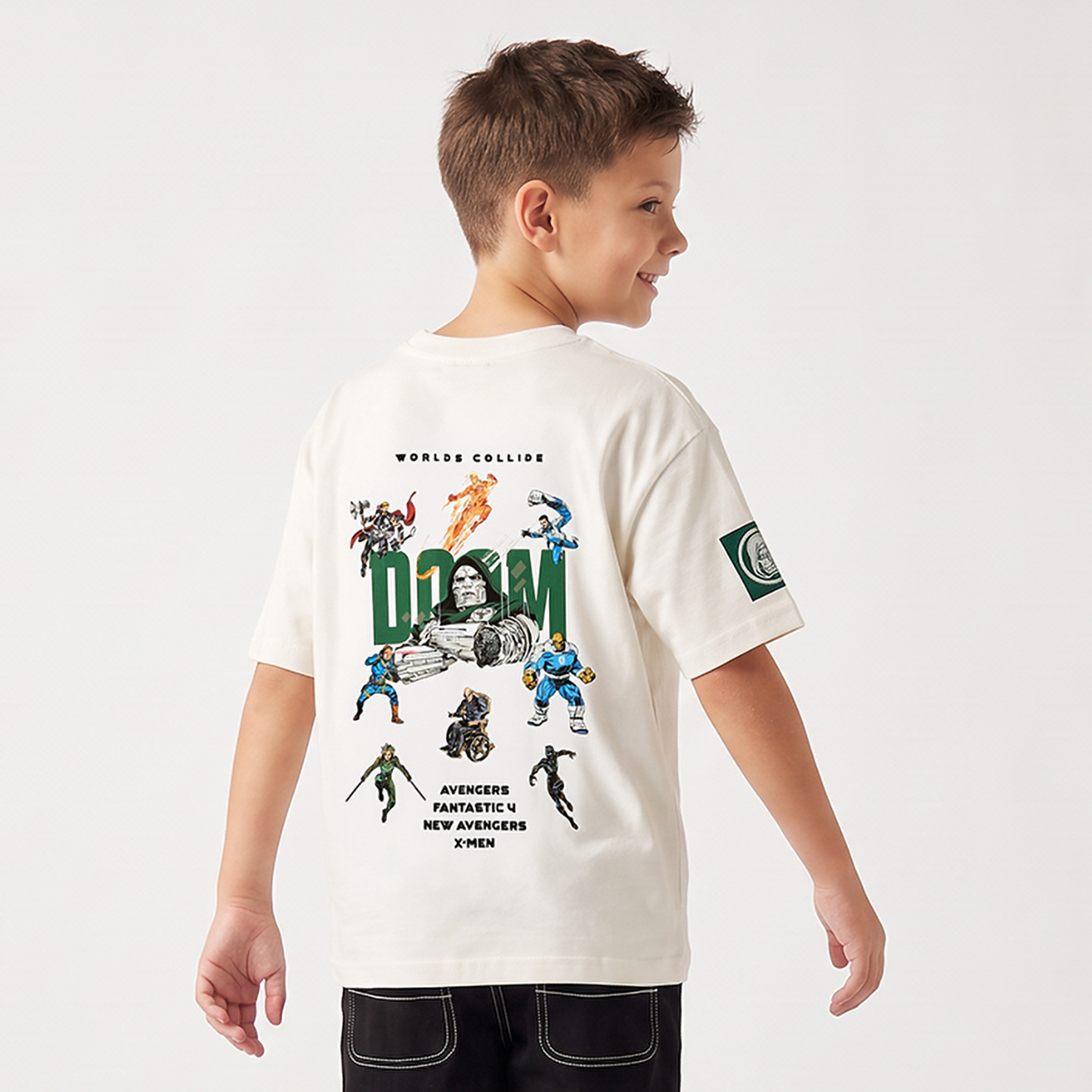 تيشيرت بياقة ضيقة وأكمام قصيرة وطبعات أفينجرز-boys-clothing-tshirtsandpolos-image-1
