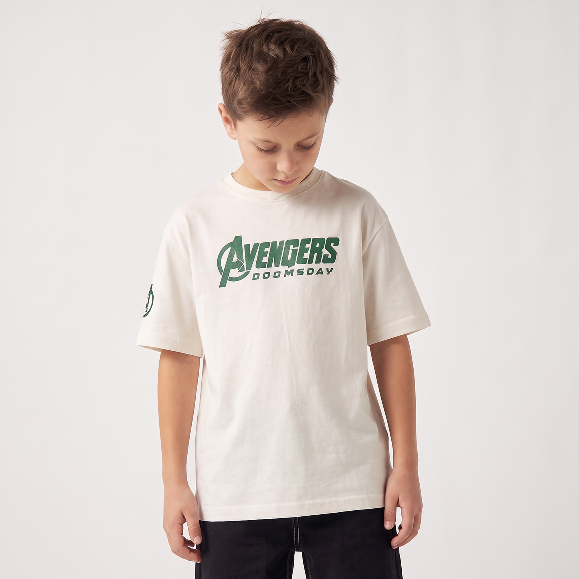 تيشيرت بياقة ضيقة وأكمام قصيرة وطبعات أفينجرز-boys-clothing-tshirtsandpolos-image-2