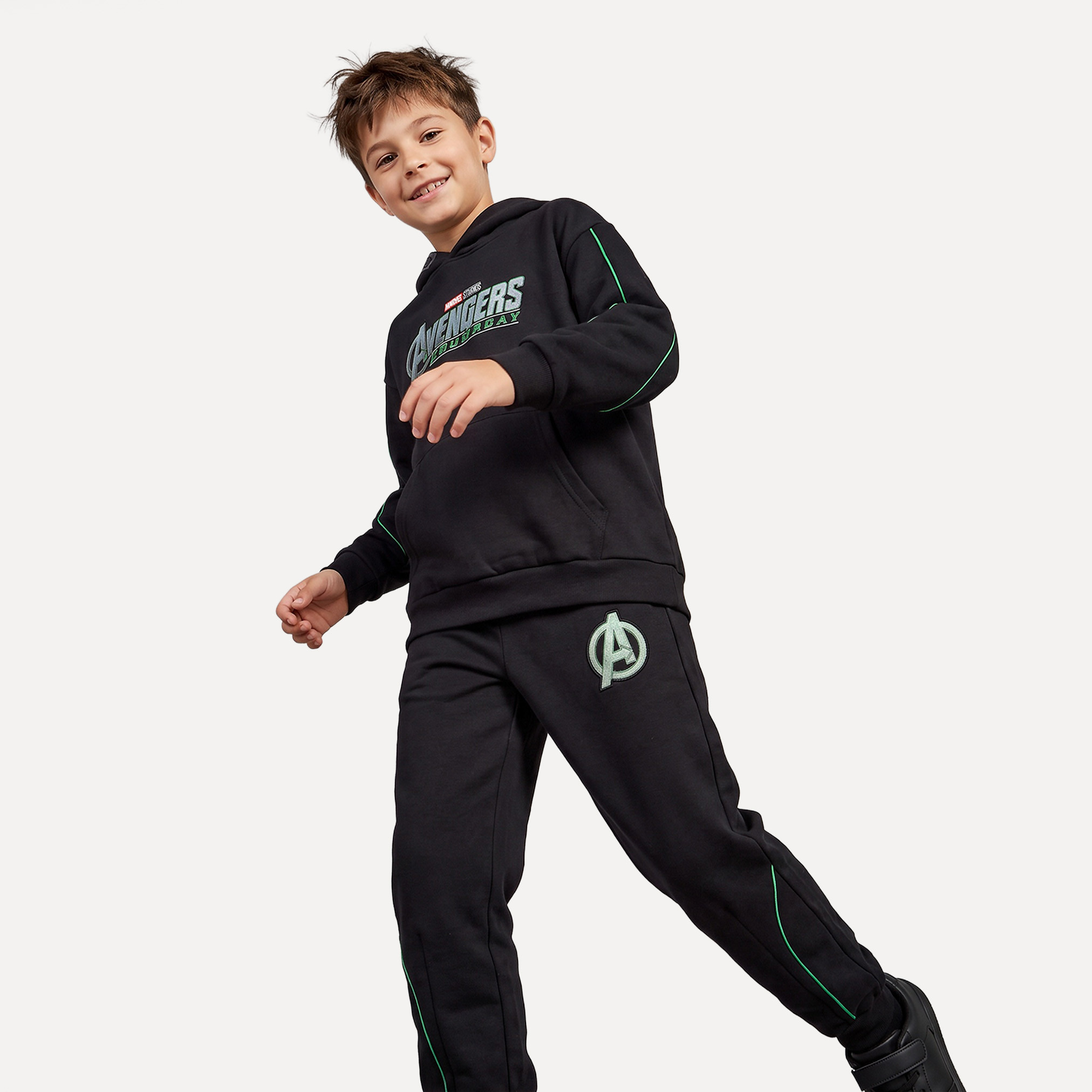 Hooded Long Sleeves Sweatshirt and Joggers Set with Avengers Print-boys-clothing-setsandcoords-image-5