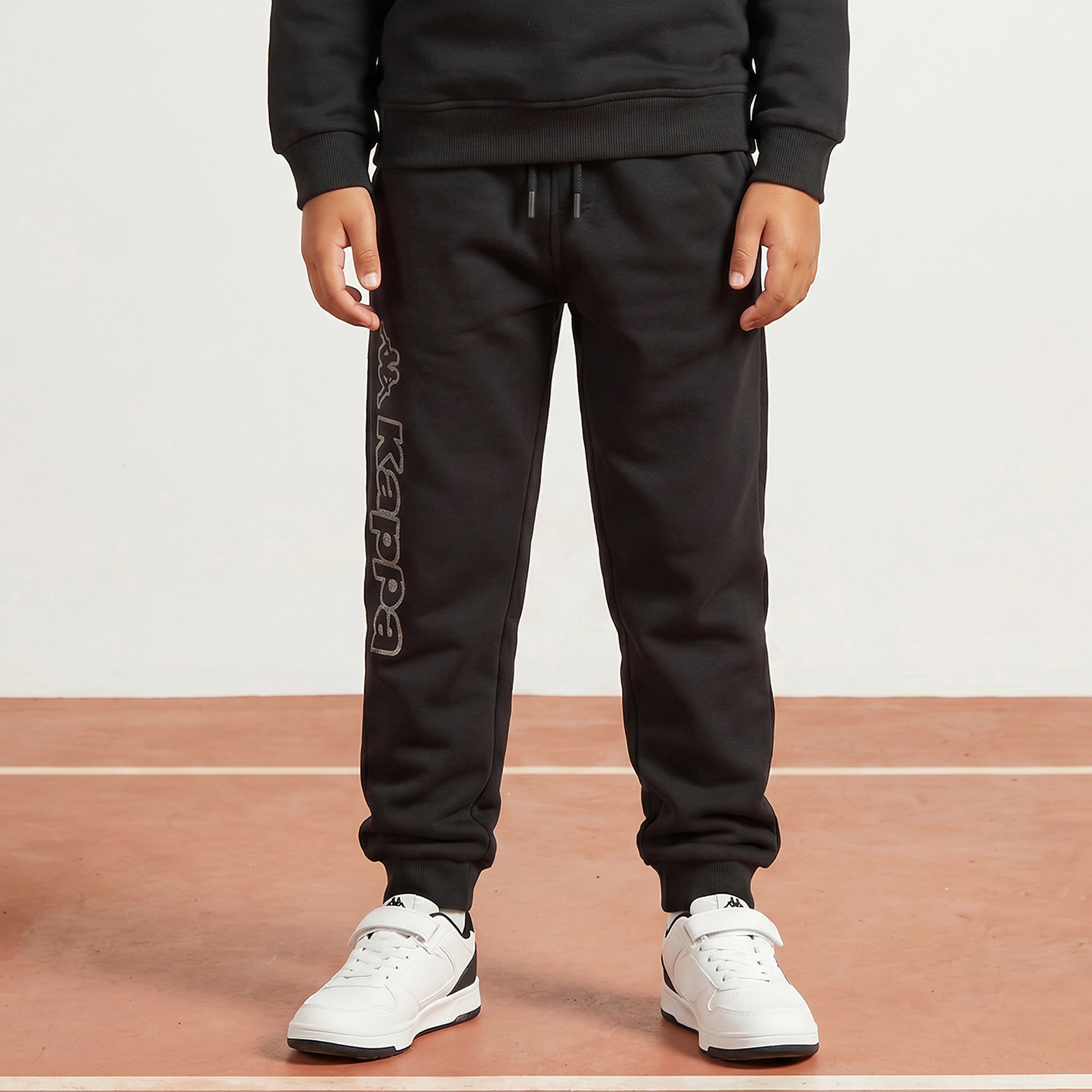 بنطلون رياضي بخصر برباط وطبعات الشعار من كابا-boys-clothing-bottoms-joggersandtrackpants-image-1