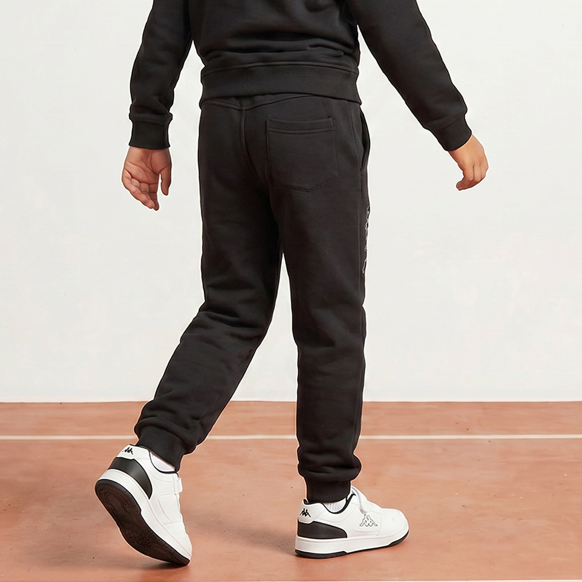 بنطلون رياضي بخصر برباط وطبعات الشعار من كابا-boys-clothing-bottoms-joggersandtrackpants-image-3