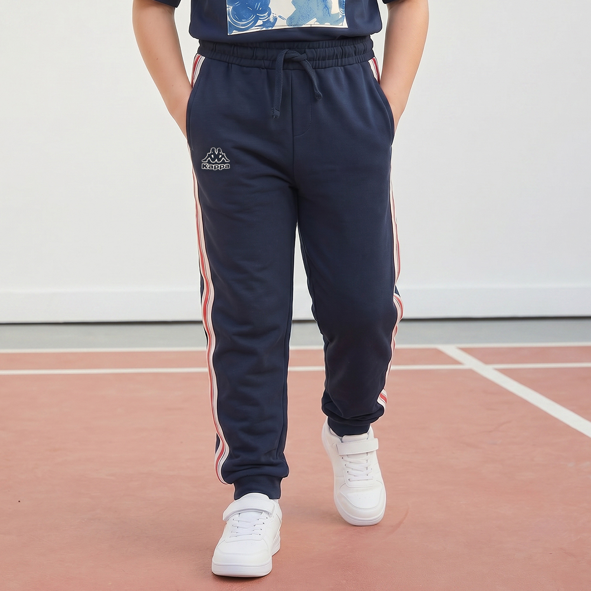بنطلون رياضي بخصر مطاطي ورباط مع شريط جانبي من كابا-boys-clothing-bottoms-joggersandtrackpants-image-1