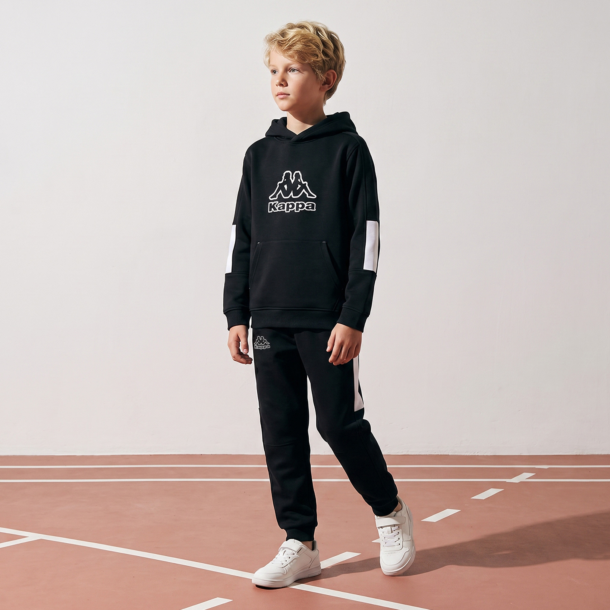طقم سويتشيرت بقبعة وأكمام طويلة وبنطلون رياضي بطبعات شعار من كابا-boys-clothing-setsandcoords-image-1