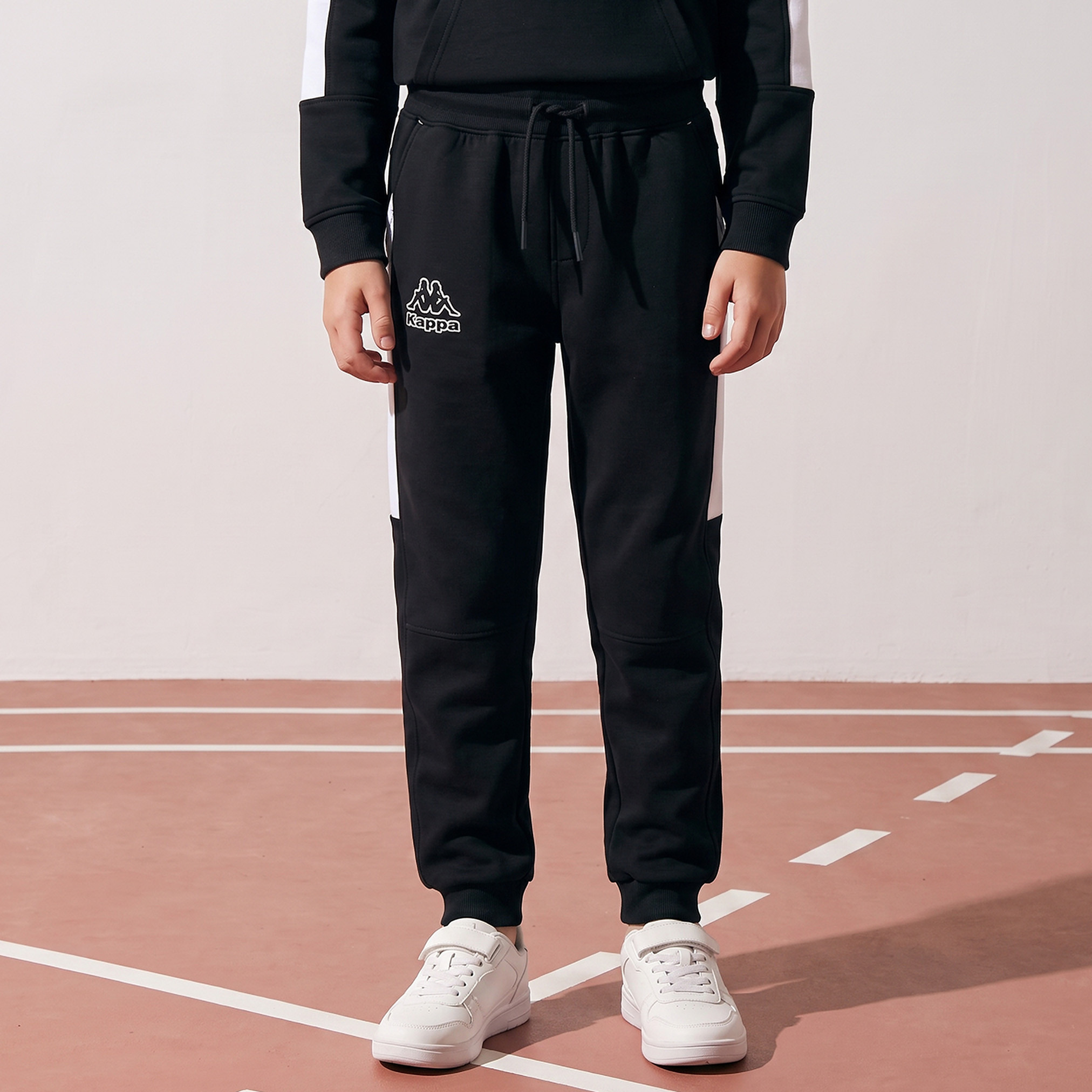 طقم سويتشيرت بقبعة وأكمام طويلة وبنطلون رياضي بطبعات شعار من كابا-boys-clothing-setsandcoords-image-3