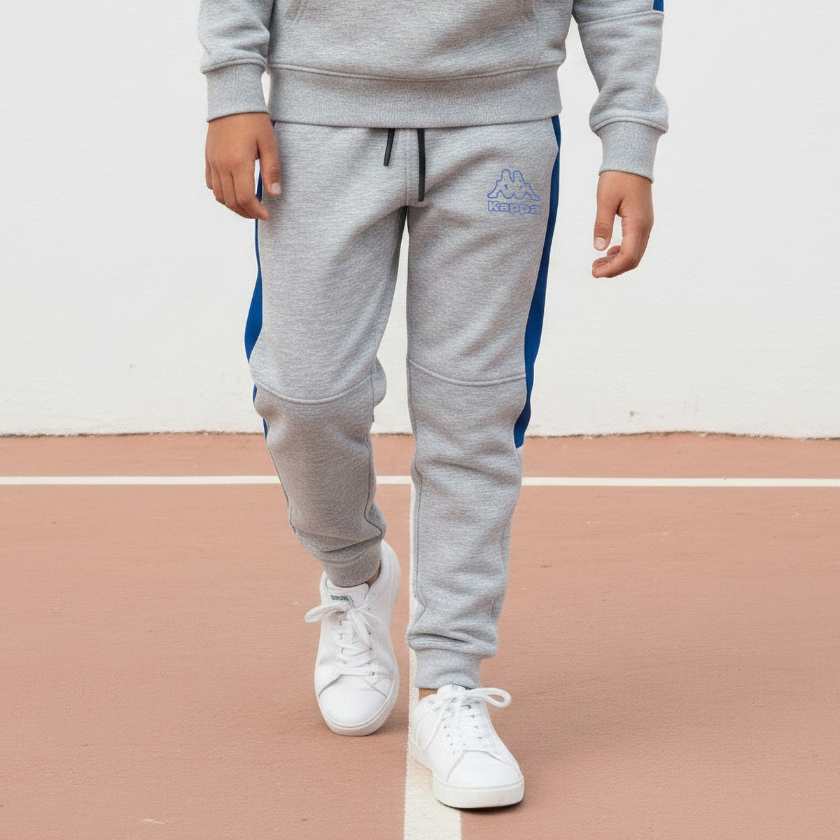 طقم سويتشيرت بقبعة وأكمام طويلة وبنطلون رياضي بطبعات شعار من كابا-boys-clothing-setsandcoords-image-3