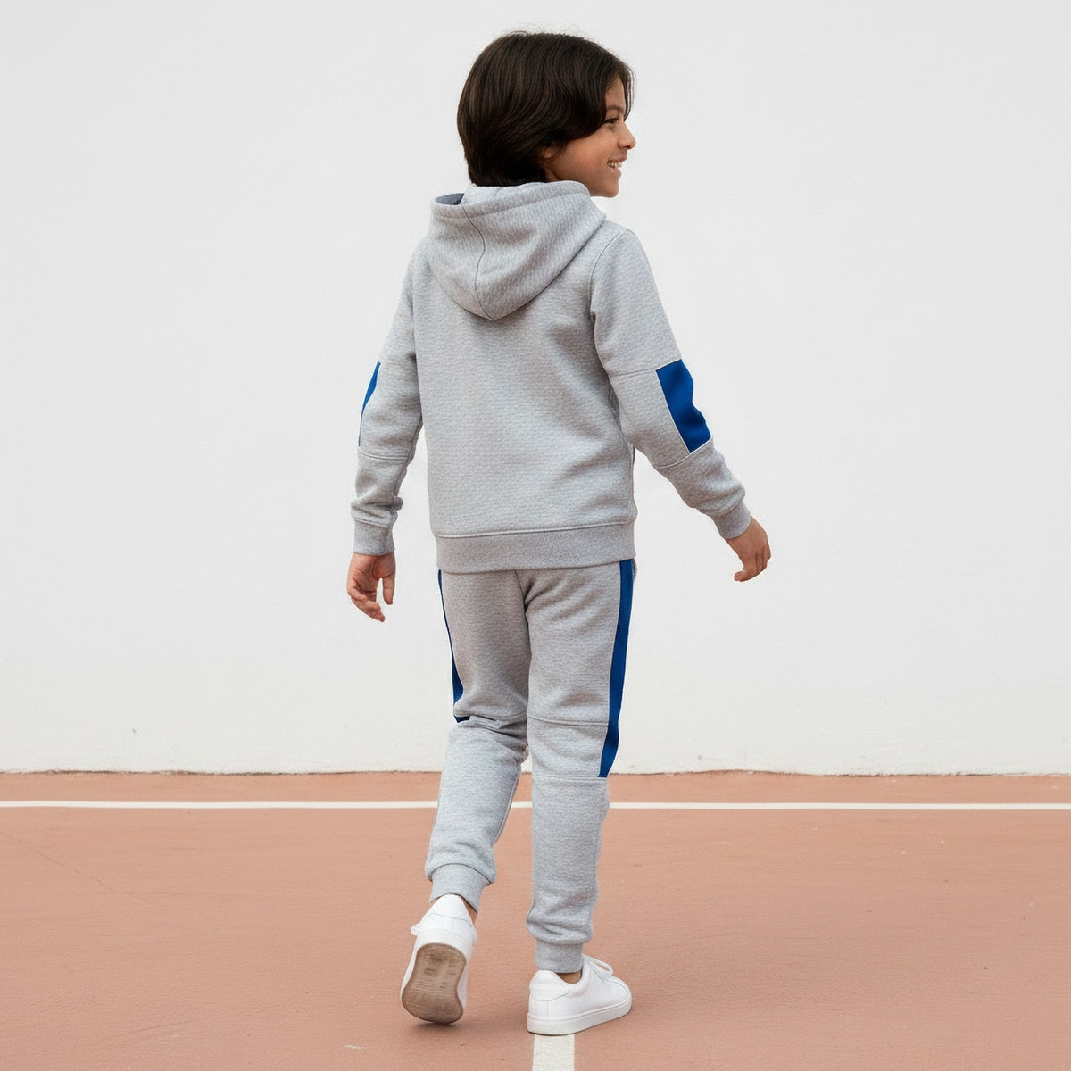 طقم سويتشيرت بقبعة وأكمام طويلة وبنطلون رياضي بطبعات شعار من كابا-boys-clothing-setsandcoords-image-4