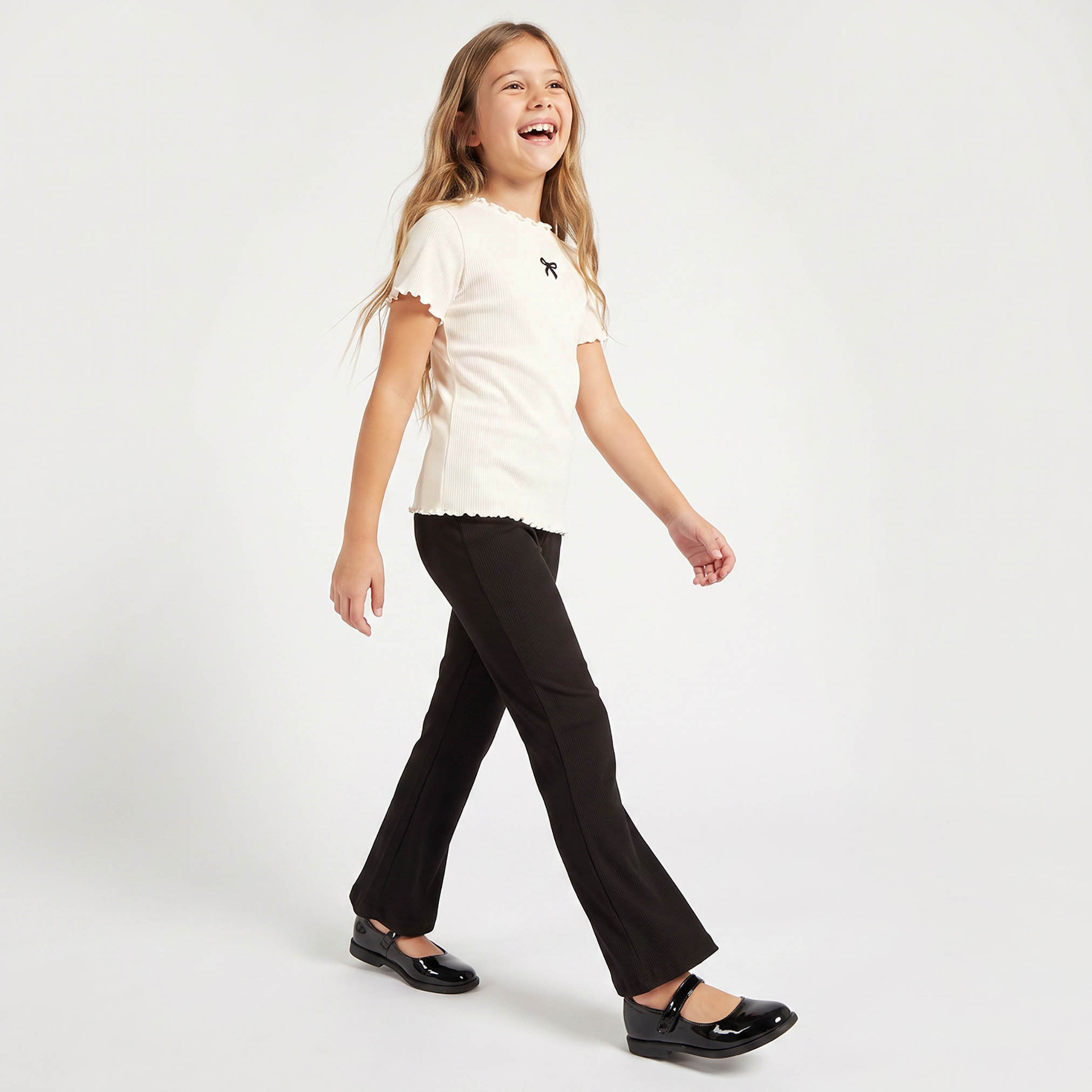 تيشيرت بياقة مستديرة وأكمام قصيرة وفيونكة مطرزة من جونيورز-girls-clothing-tshirts-image-5