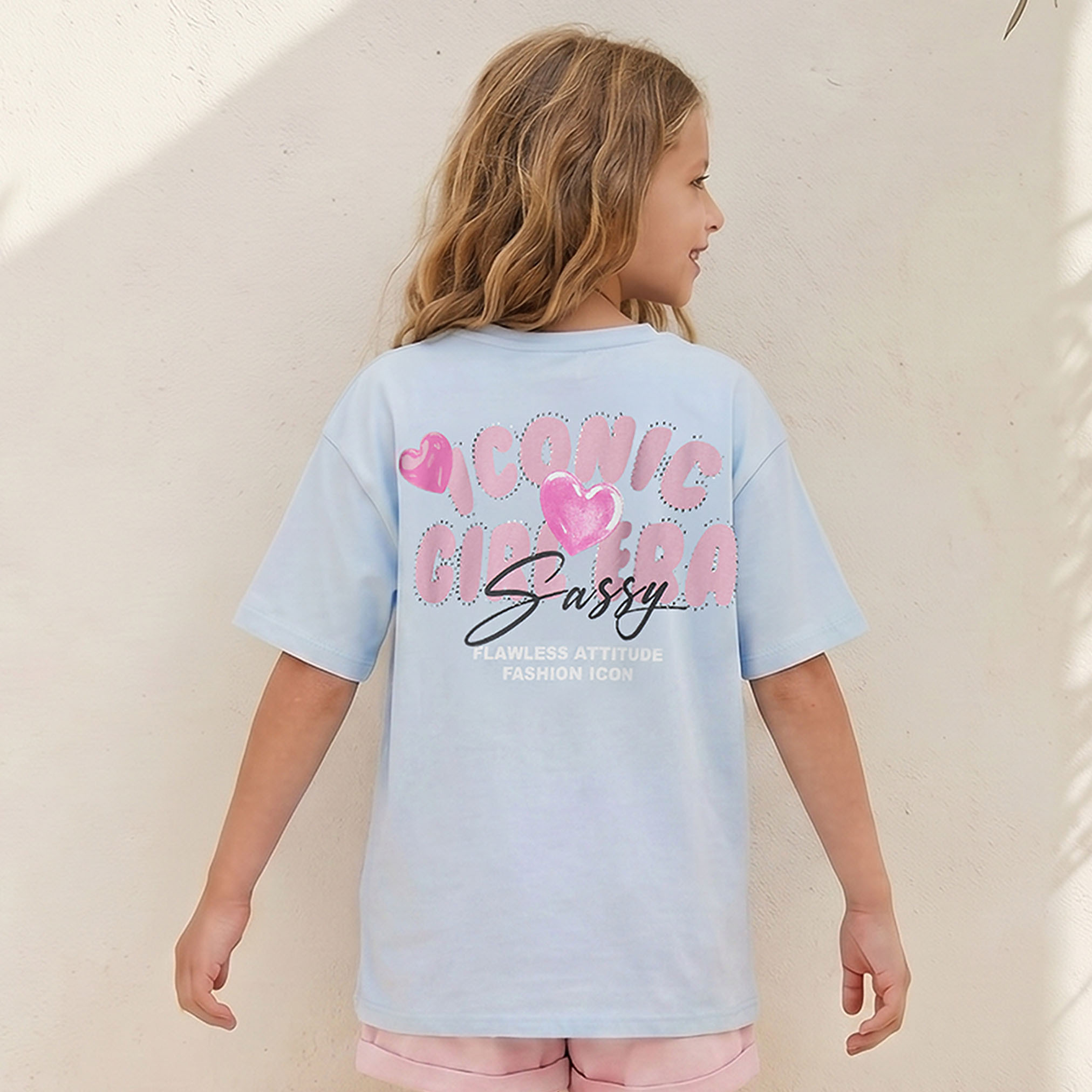 تيشيرت بياقة دائرية وأكمام قصيرة بطبعة جرافيك من جونيورز-girls-clothing-tshirts-image-3