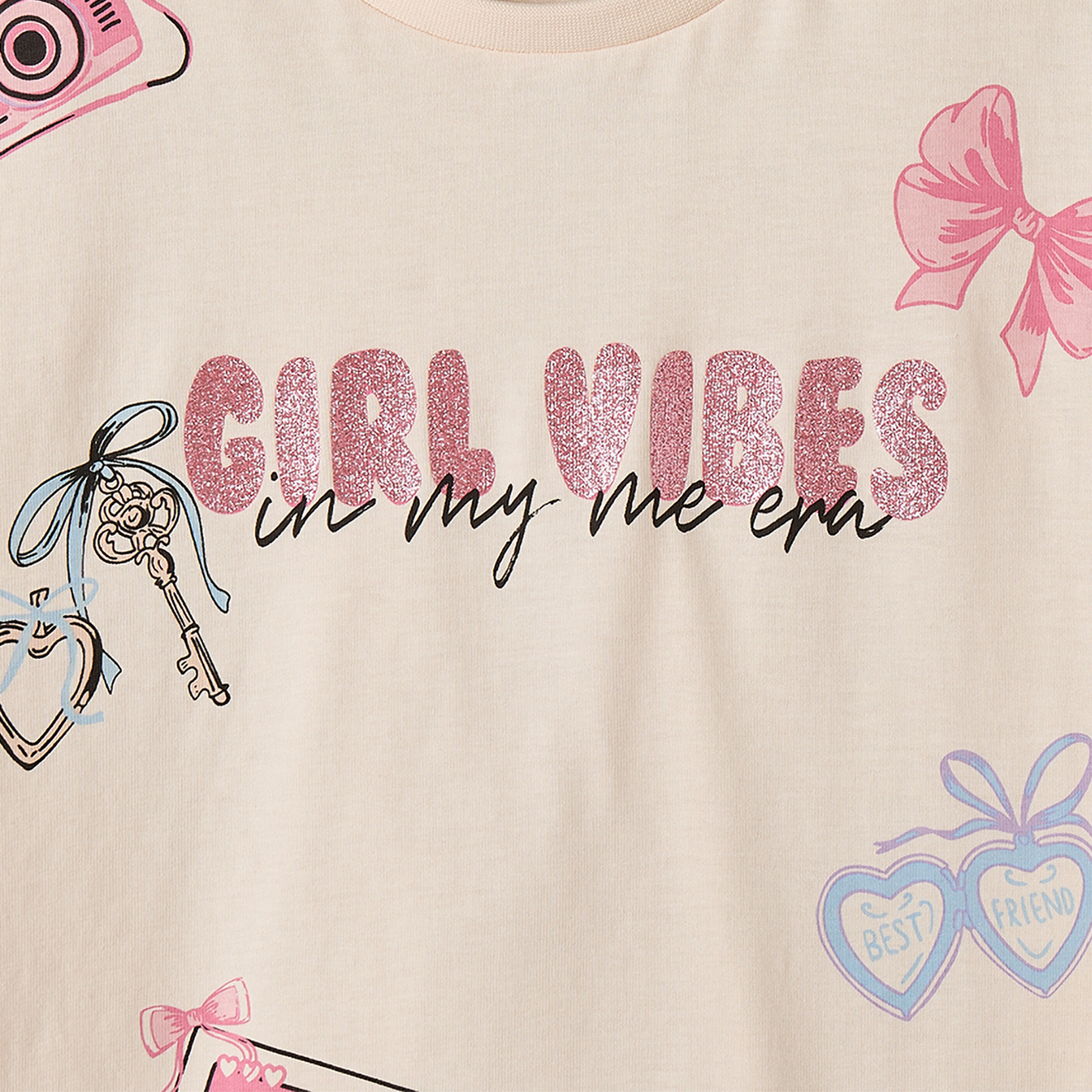 تيشيرت بياقة ضيقة وأكمام قصيرة وطبعات جرافيك من جونيورز-girls-clothing-tshirts-image-4