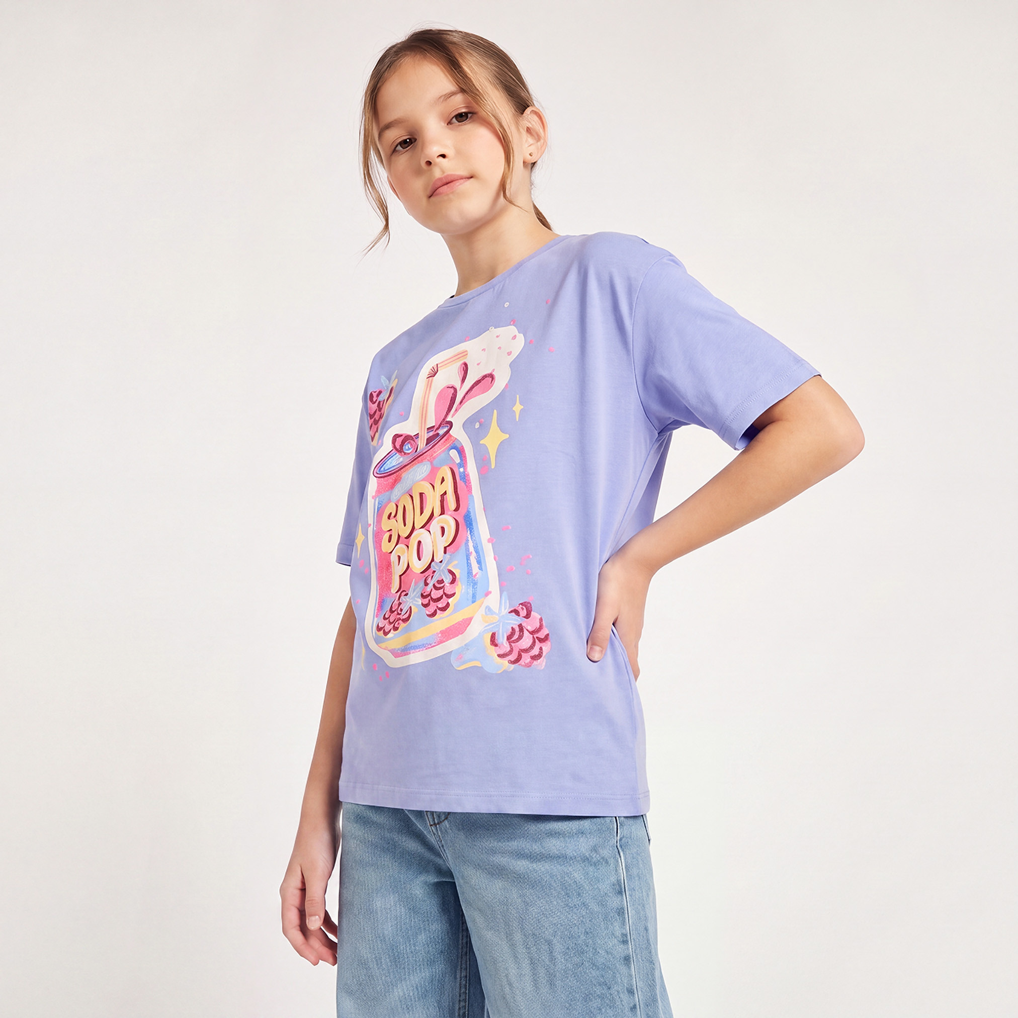 تيشيرت بياقة ضيقة وأكمام قصيرة وطبعات جرافيك من جونيورز-girls-clothing-tshirts-image-1