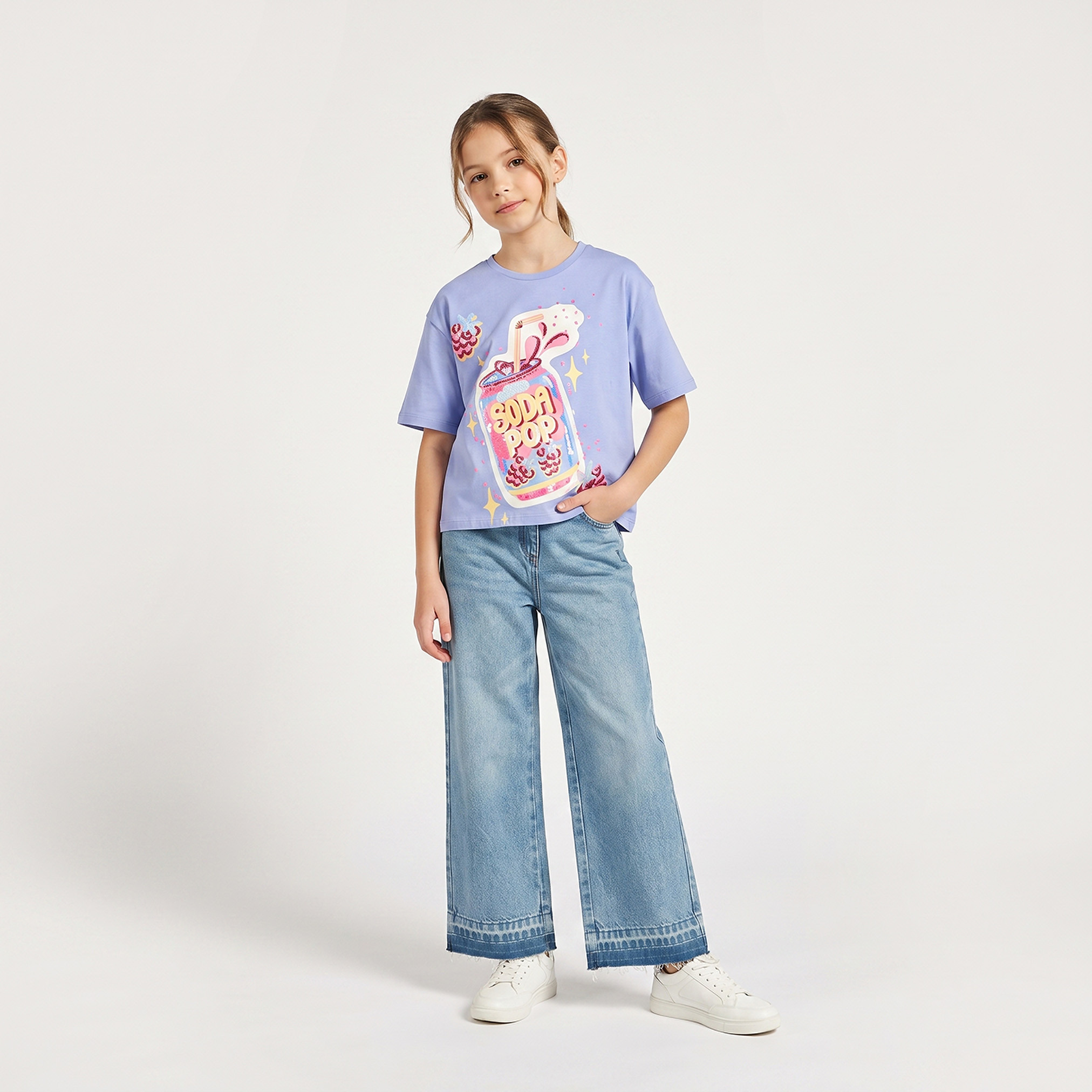 تيشيرت بياقة ضيقة وأكمام قصيرة وطبعات جرافيك من جونيورز-girls-clothing-tshirts-image-2