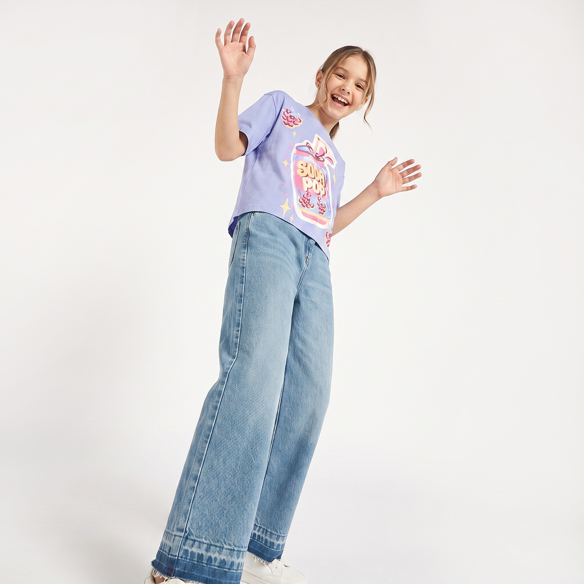 تيشيرت بياقة ضيقة وأكمام قصيرة وطبعات جرافيك من جونيورز-girls-clothing-tshirts-image-6